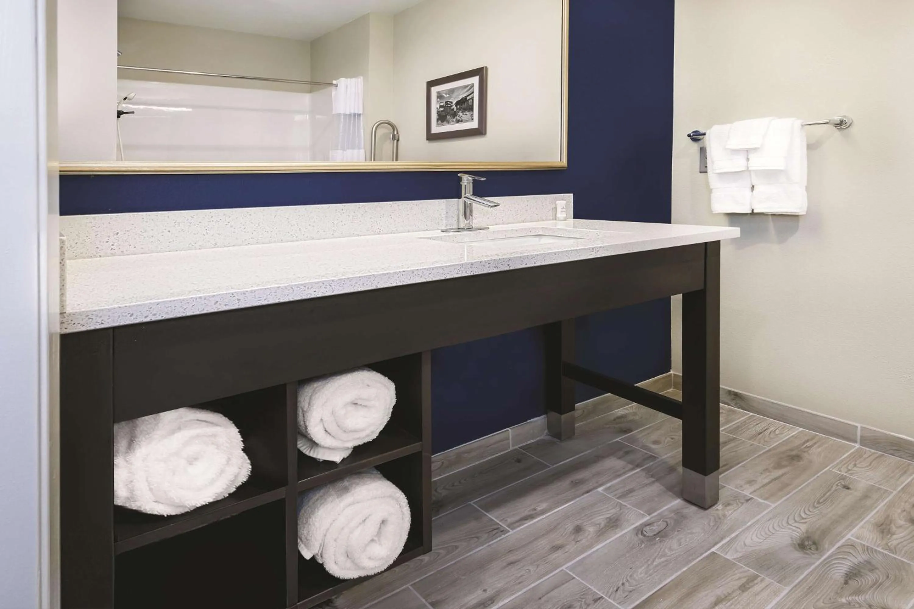 Photo of the whole room in La Quinta by Wyndham Odessa North - Sienna Tower