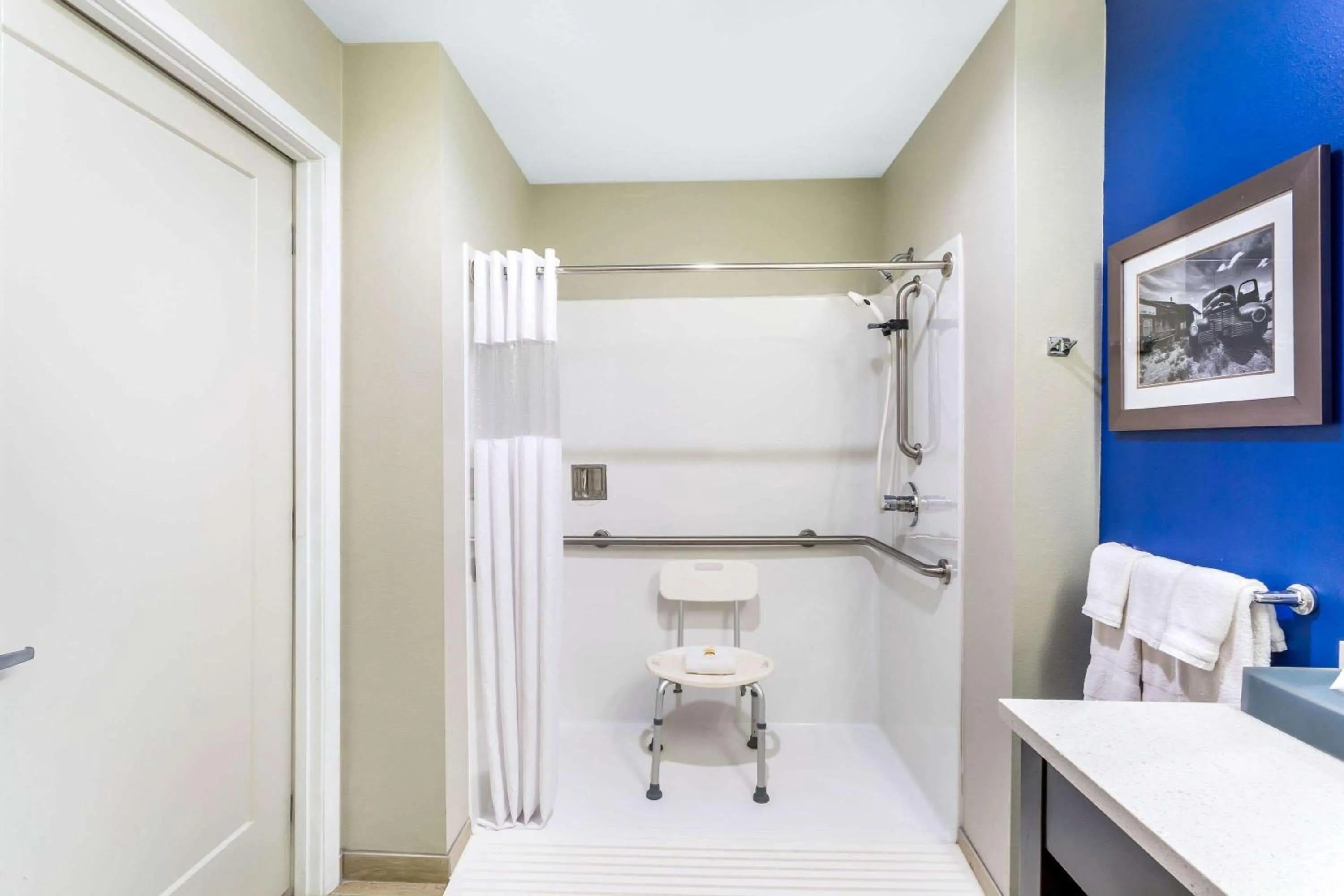 Shower in La Quinta by Wyndham Odessa North - Sienna Tower