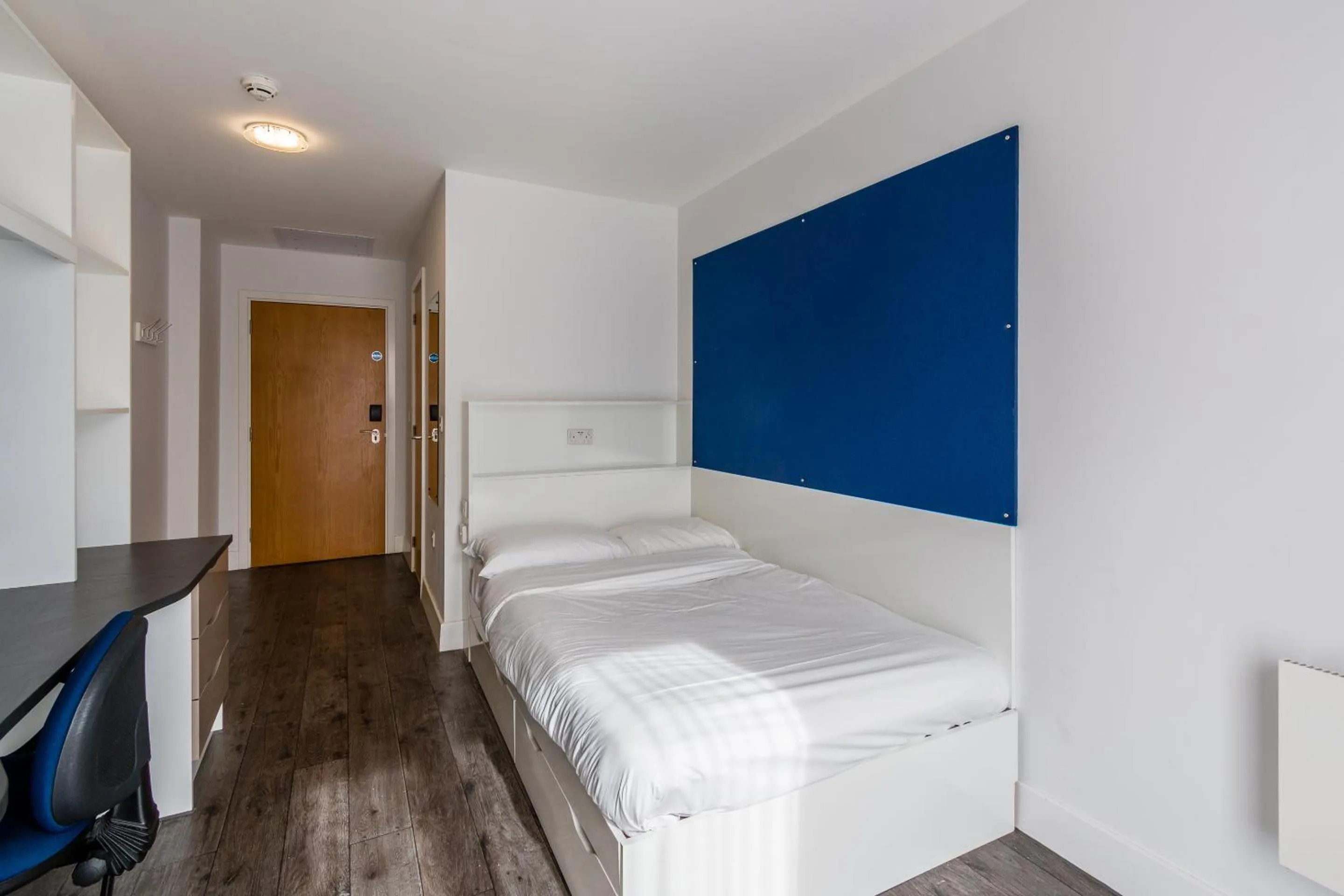 Bedroom, Bed in Destiny Student - Holyrood (Brae House)