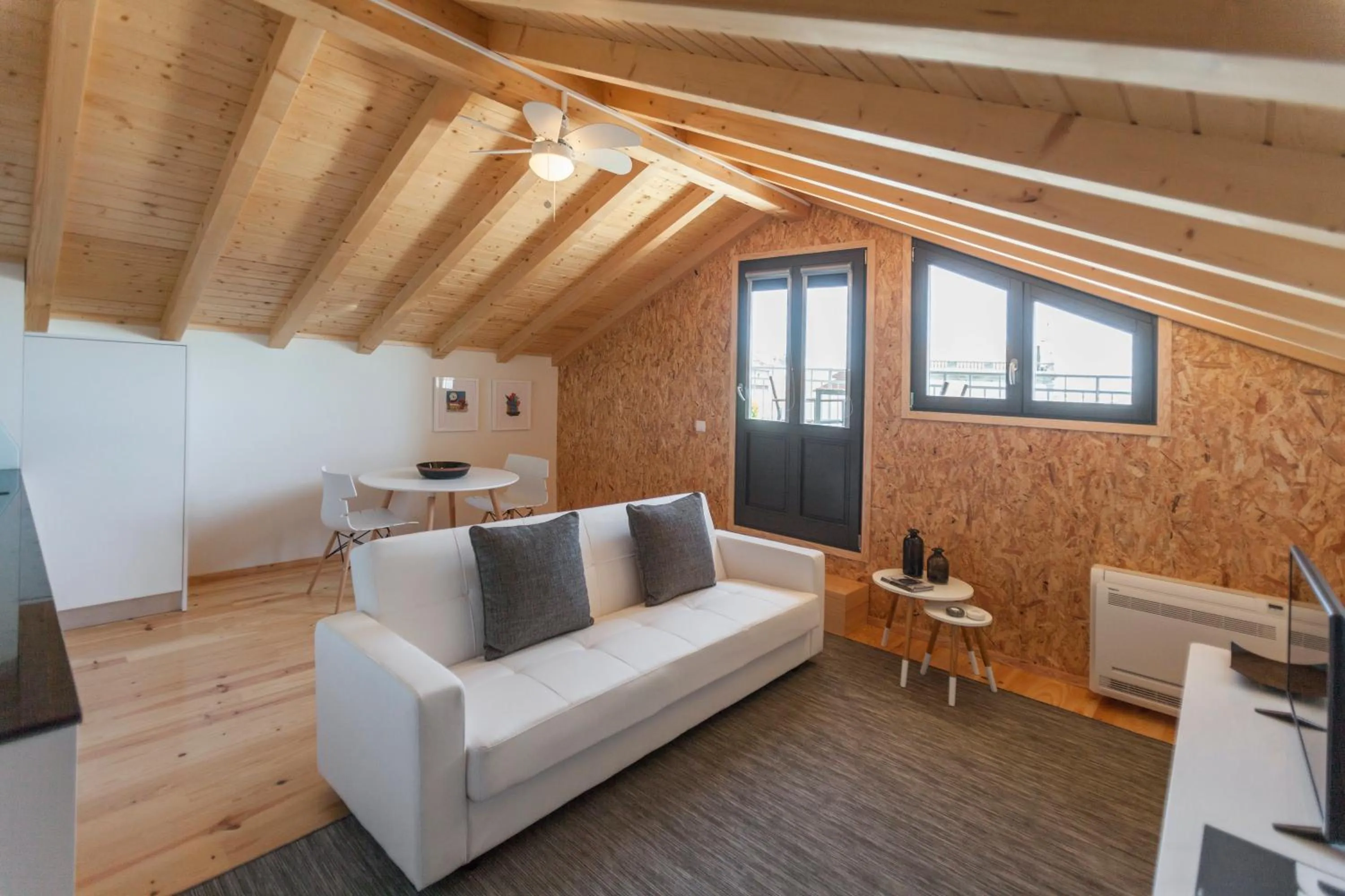 Living room, Bed in BO - Marquês Apartments