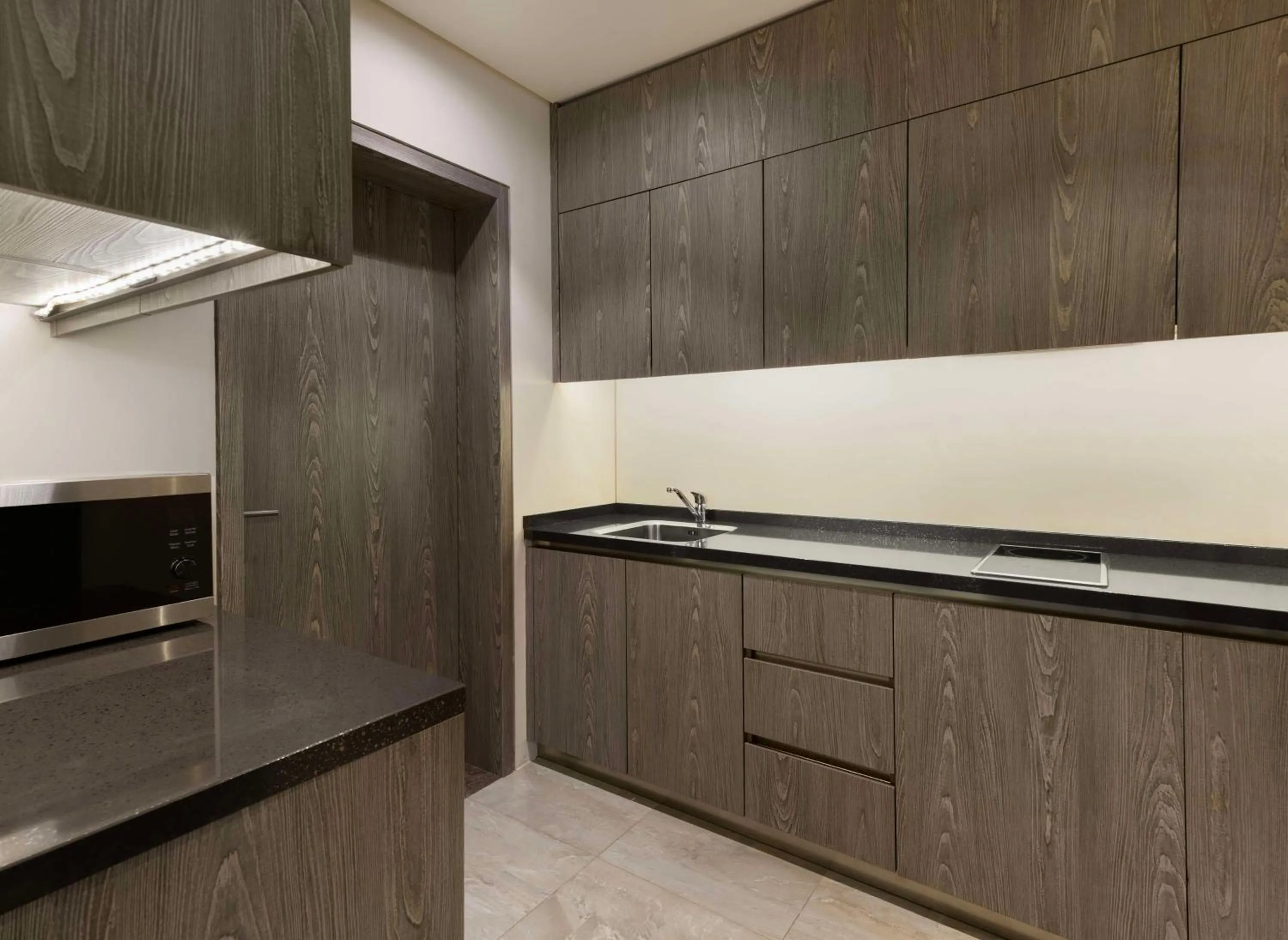 Kitchen or kitchenette in DoubleTree by Hilton Doha Old Town