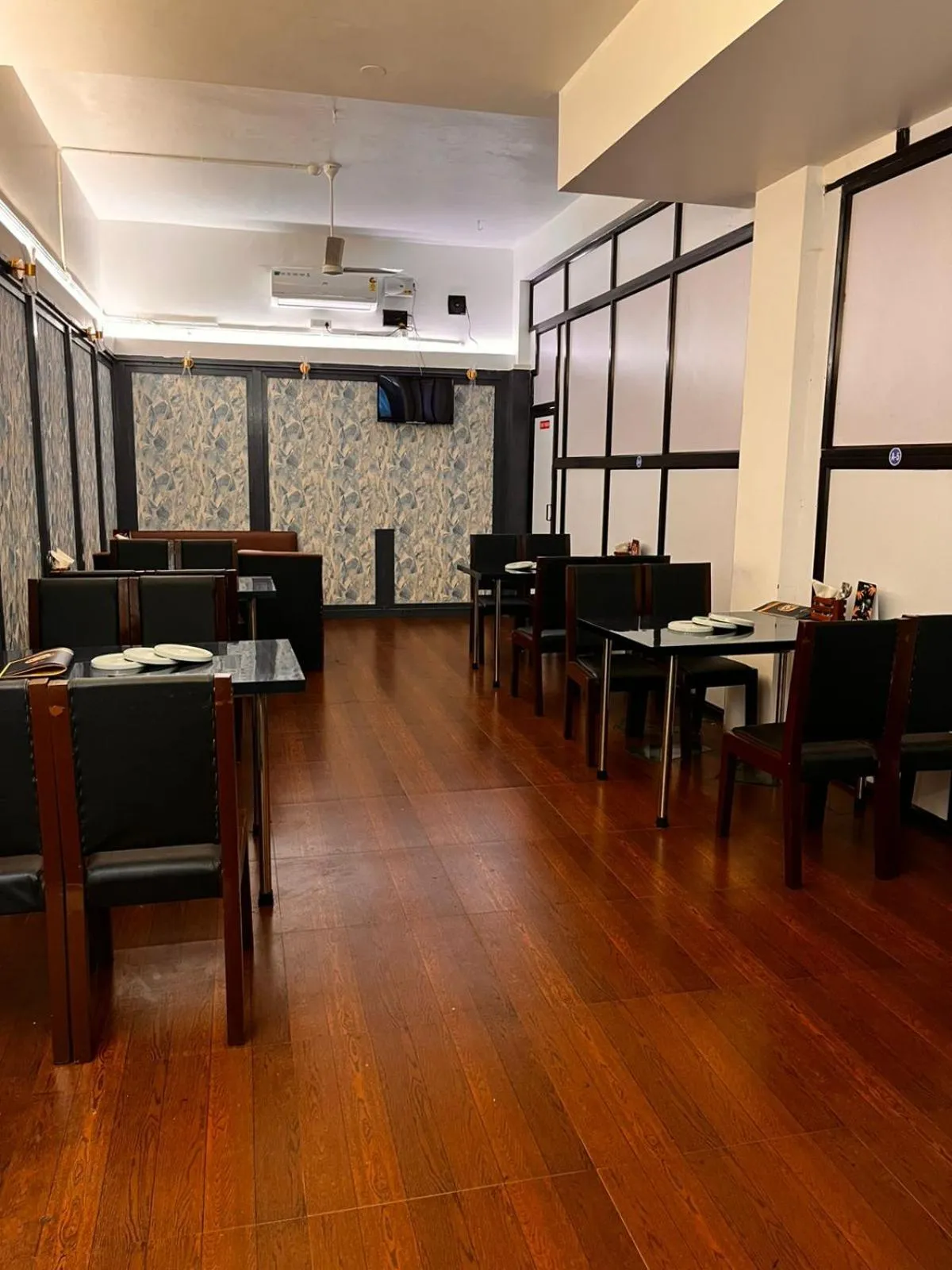 Restaurant/places to eat in Hotel Sai Sagar