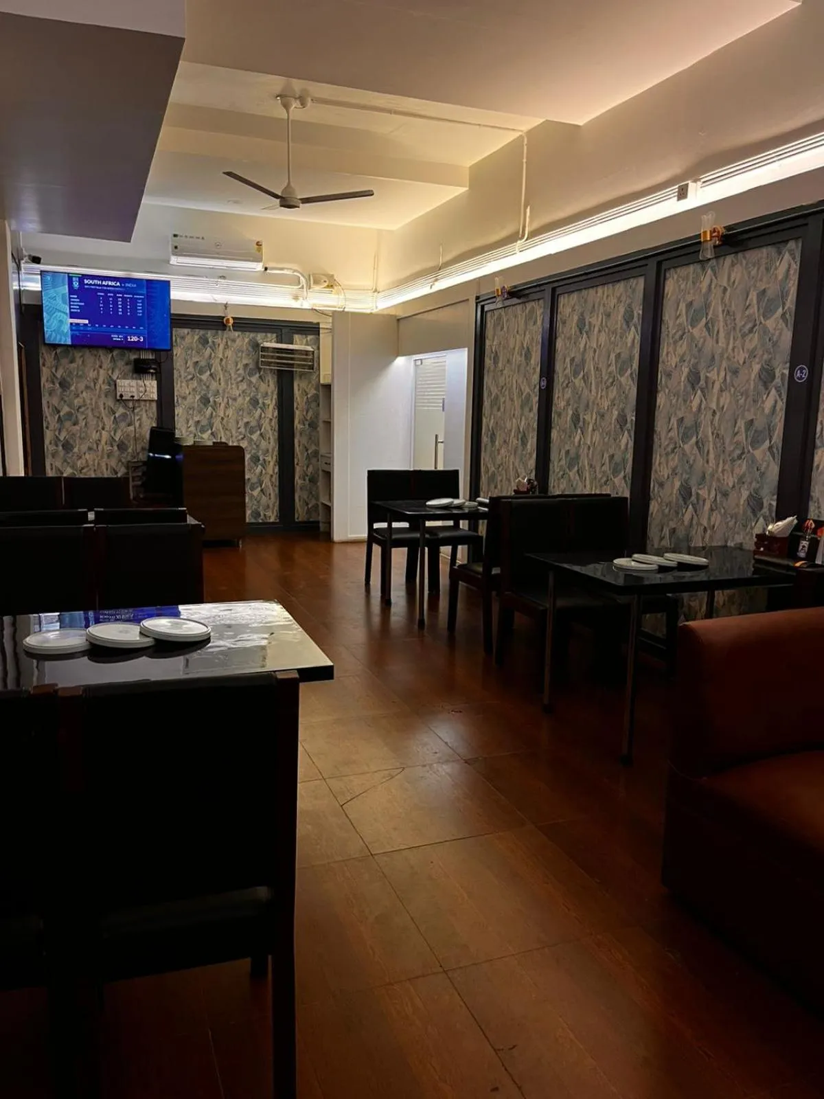 Restaurant/places to eat in Hotel Sai Sagar