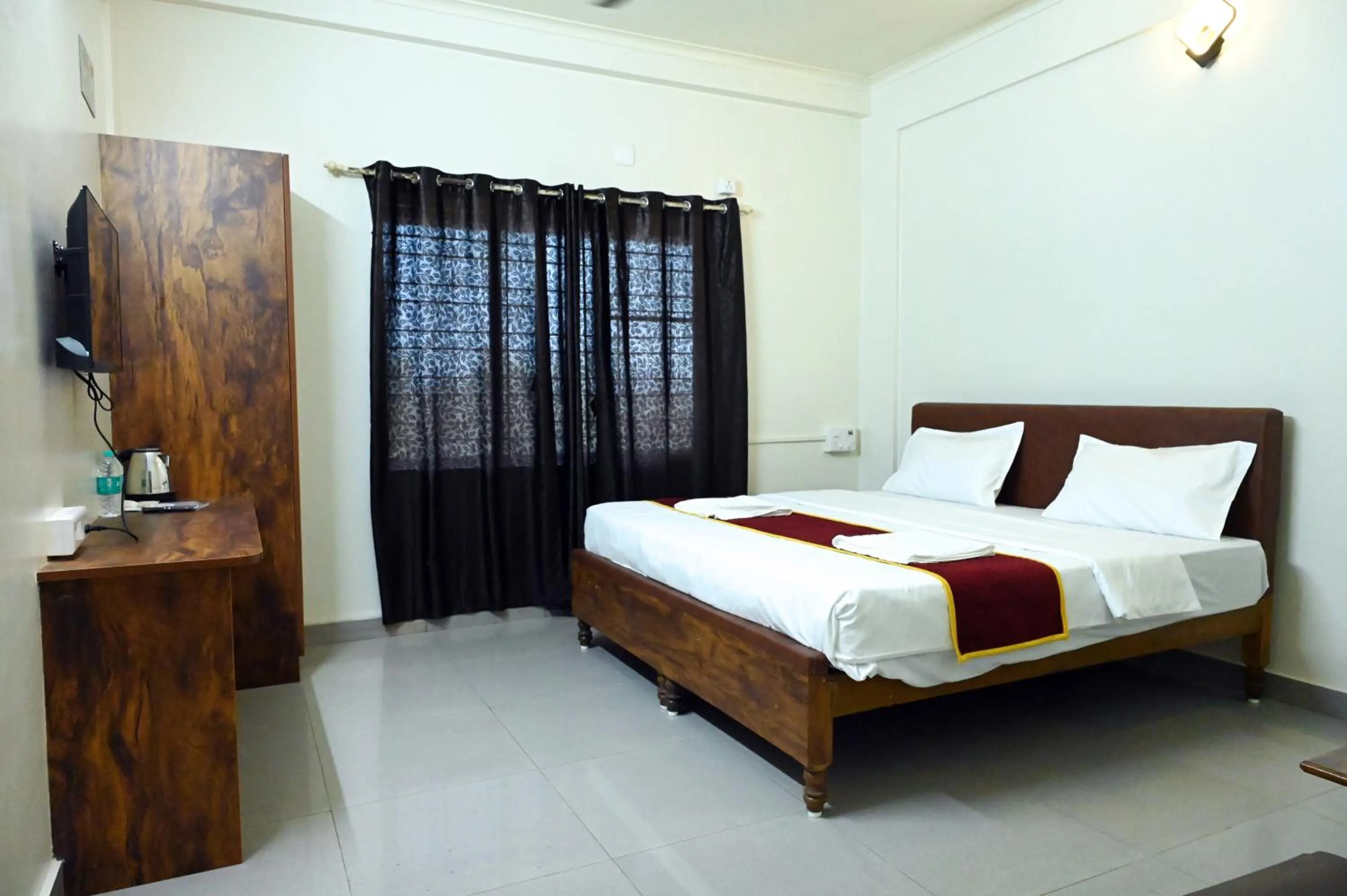 Living room, Bed in Hotel Sai Sagar