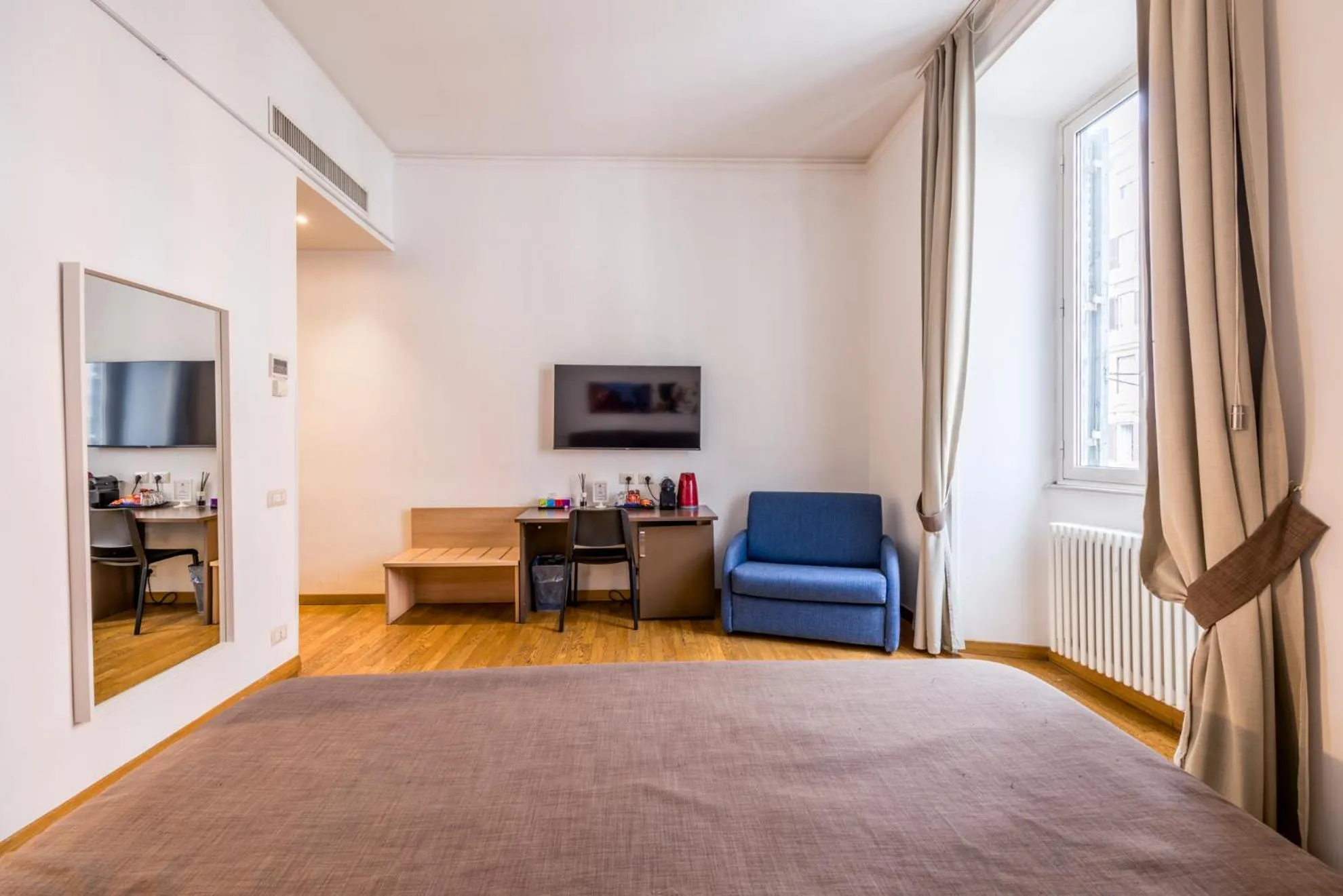 TV and multimedia, Bed in Rome Armony Suites