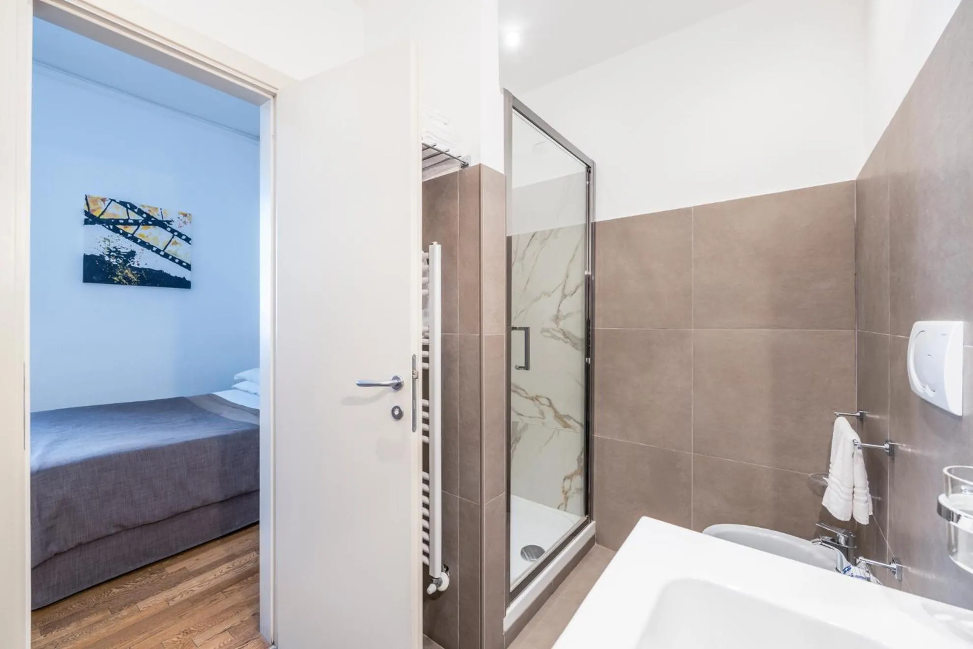 Shower, Bed in Rome Armony Suites