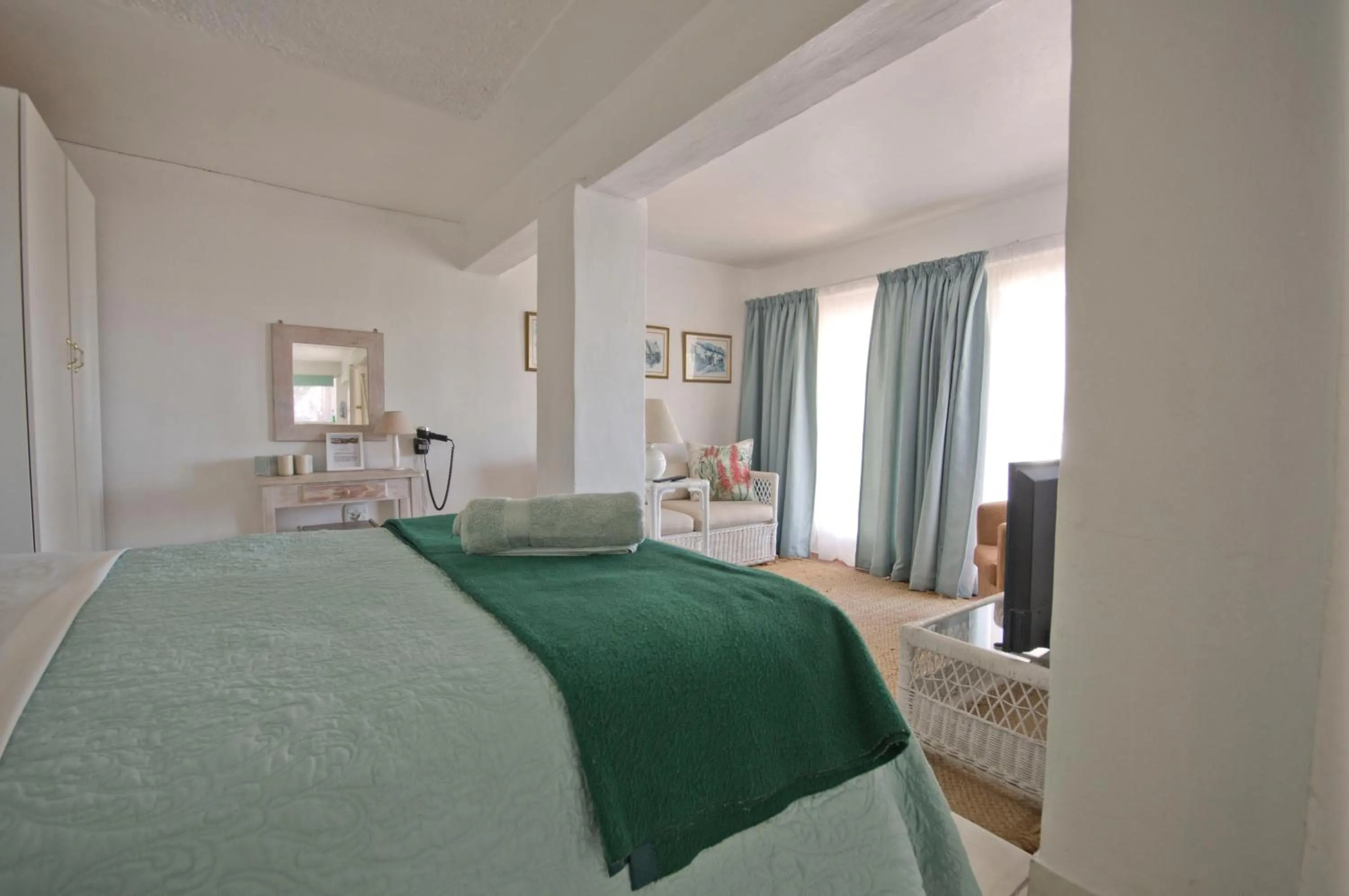 Bed in Knysna Manor House