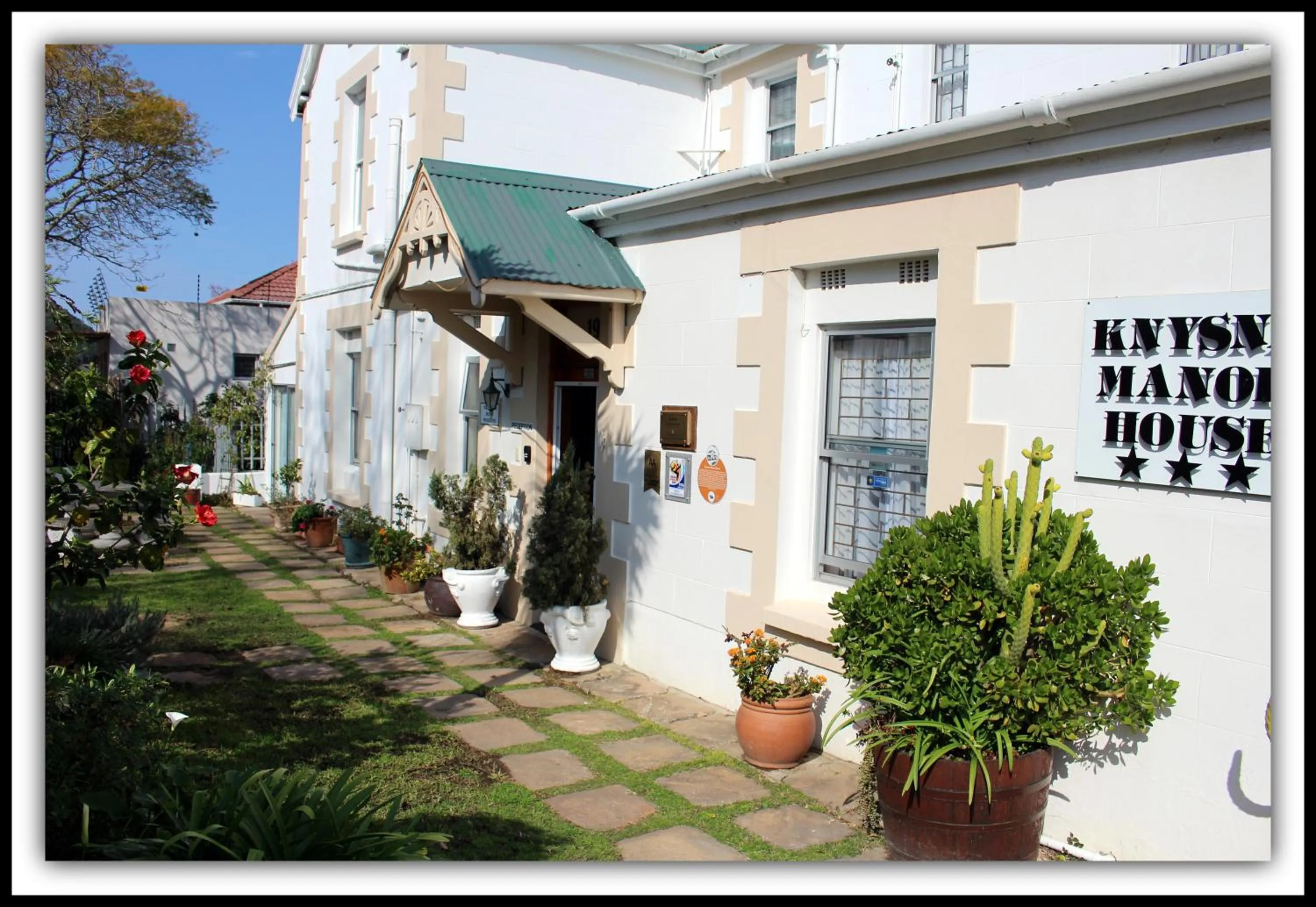 Facade/entrance in Knysna Manor House