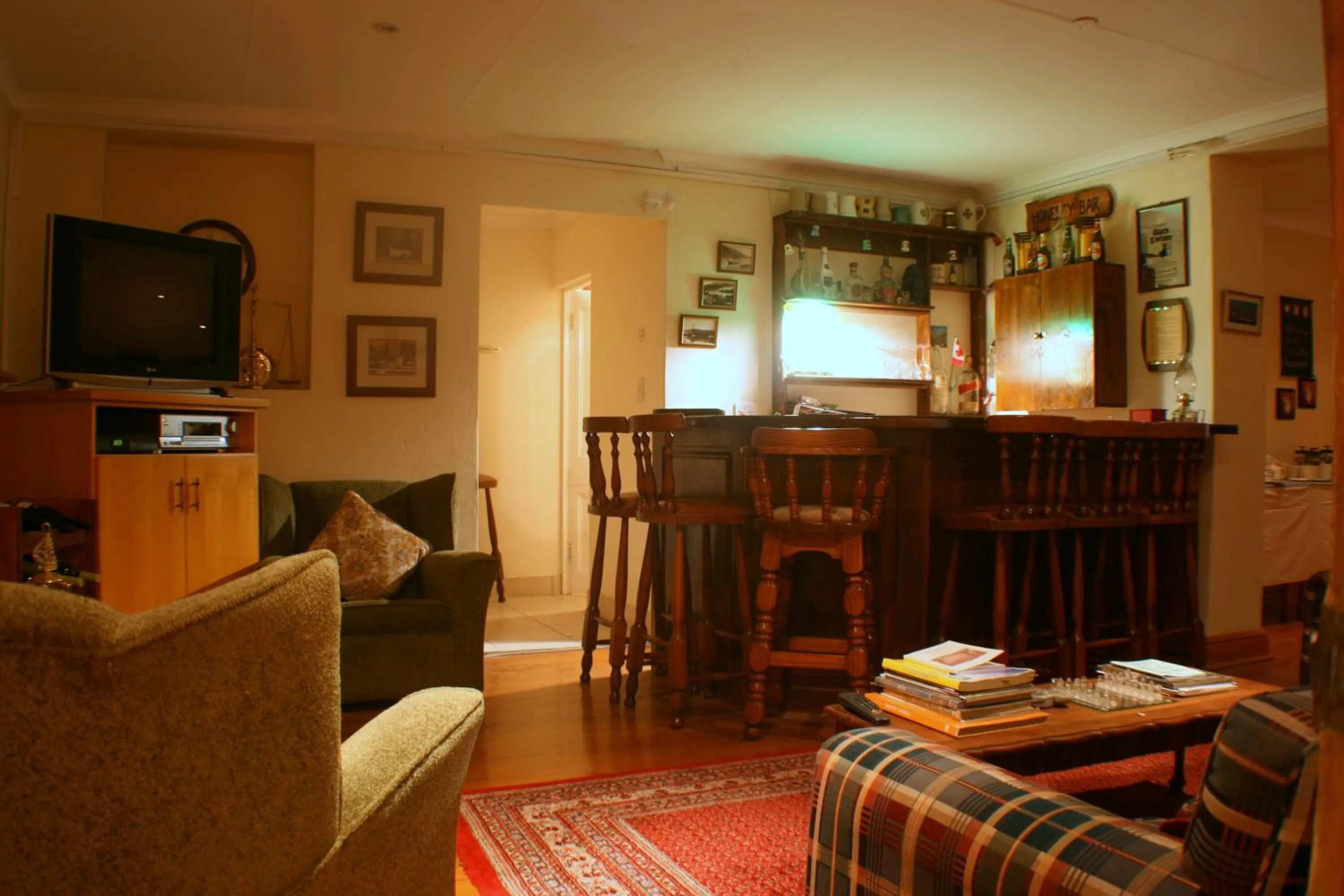 Communal lounge/ TV room in Knysna Manor House
