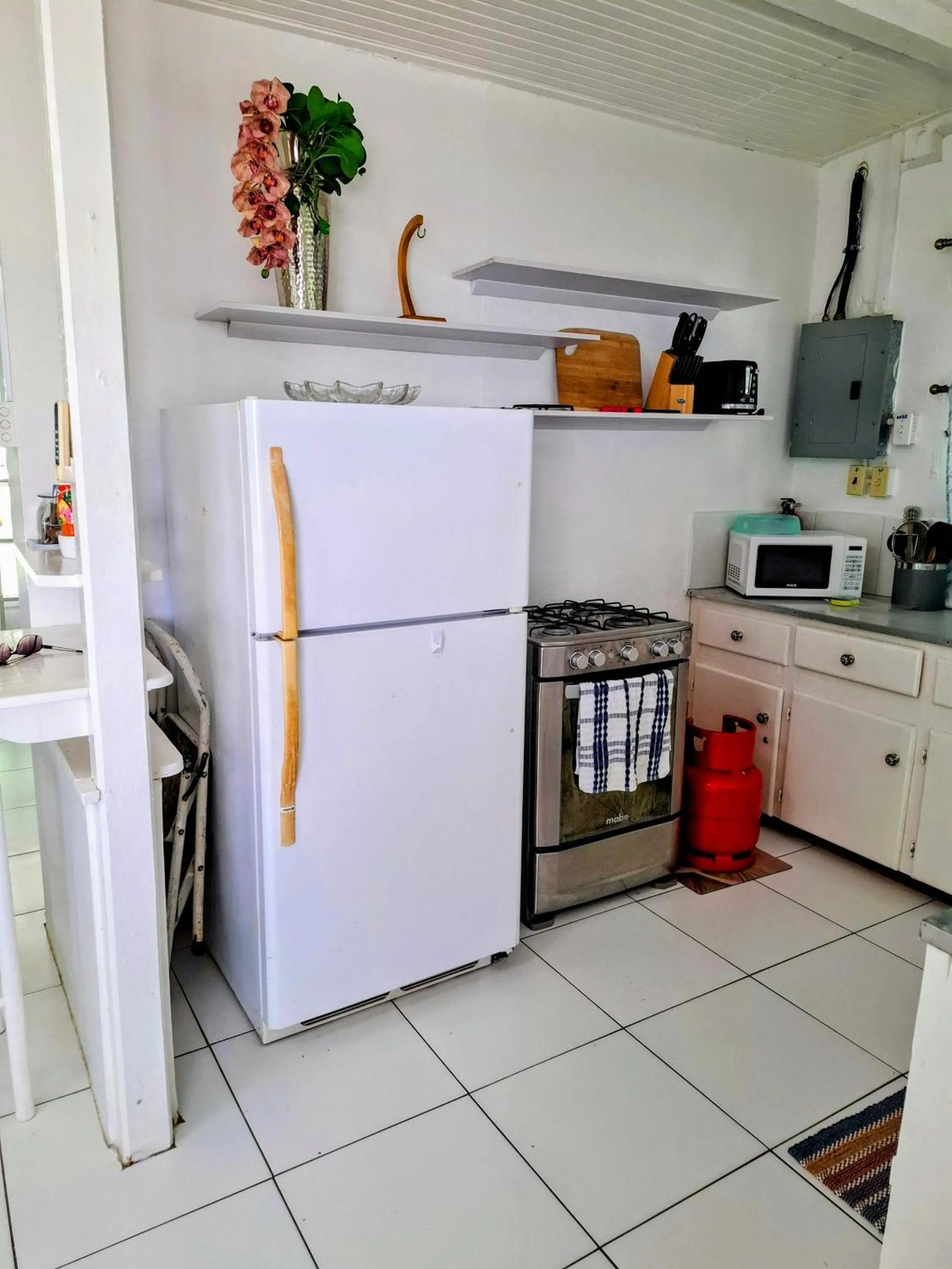 Kitchen or kitchenette in Lorna's Cottage