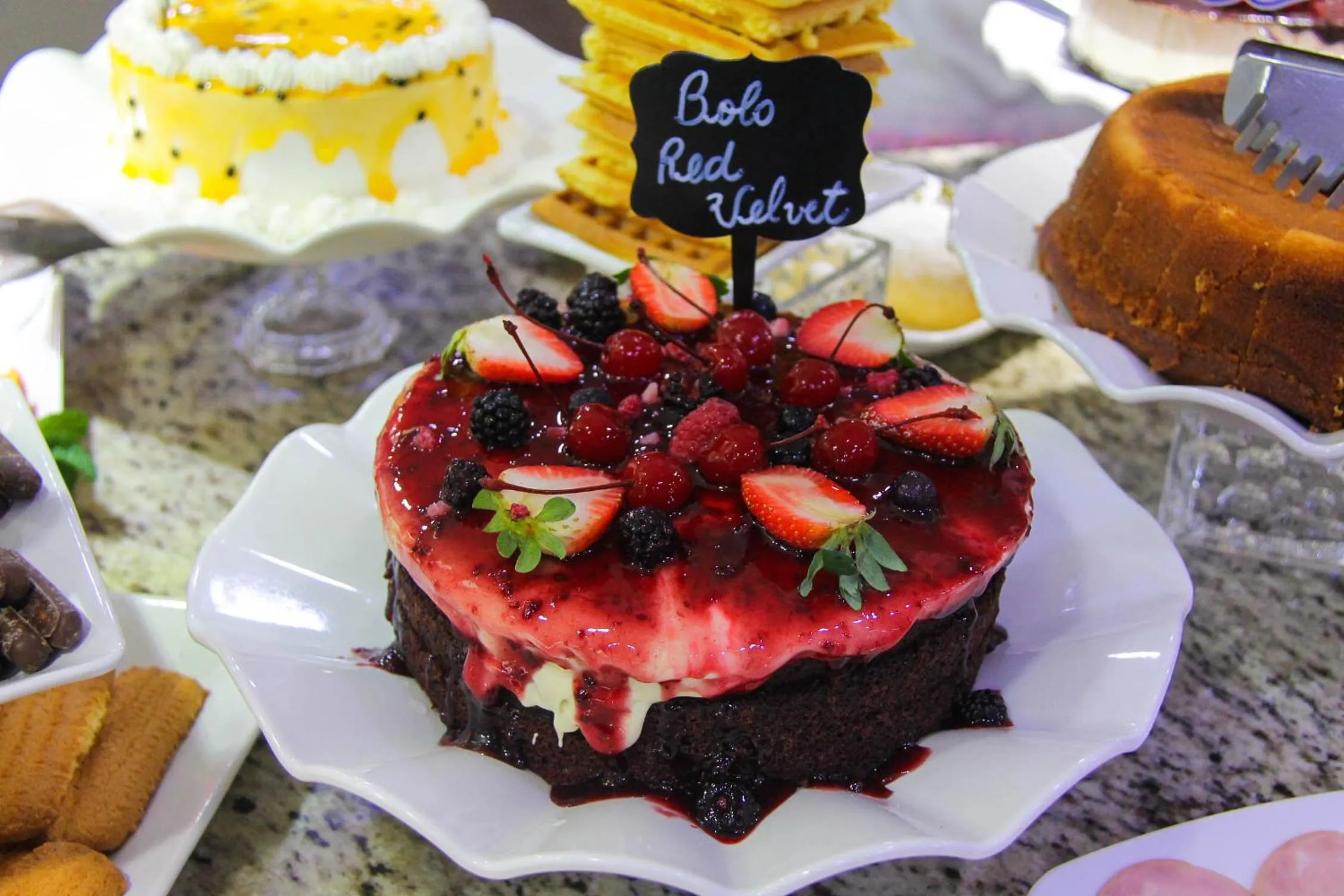 Breakfast in AJ Hotel Chapecó - Fácil Acesso Pátio Shopping e Rótula da Bandeira