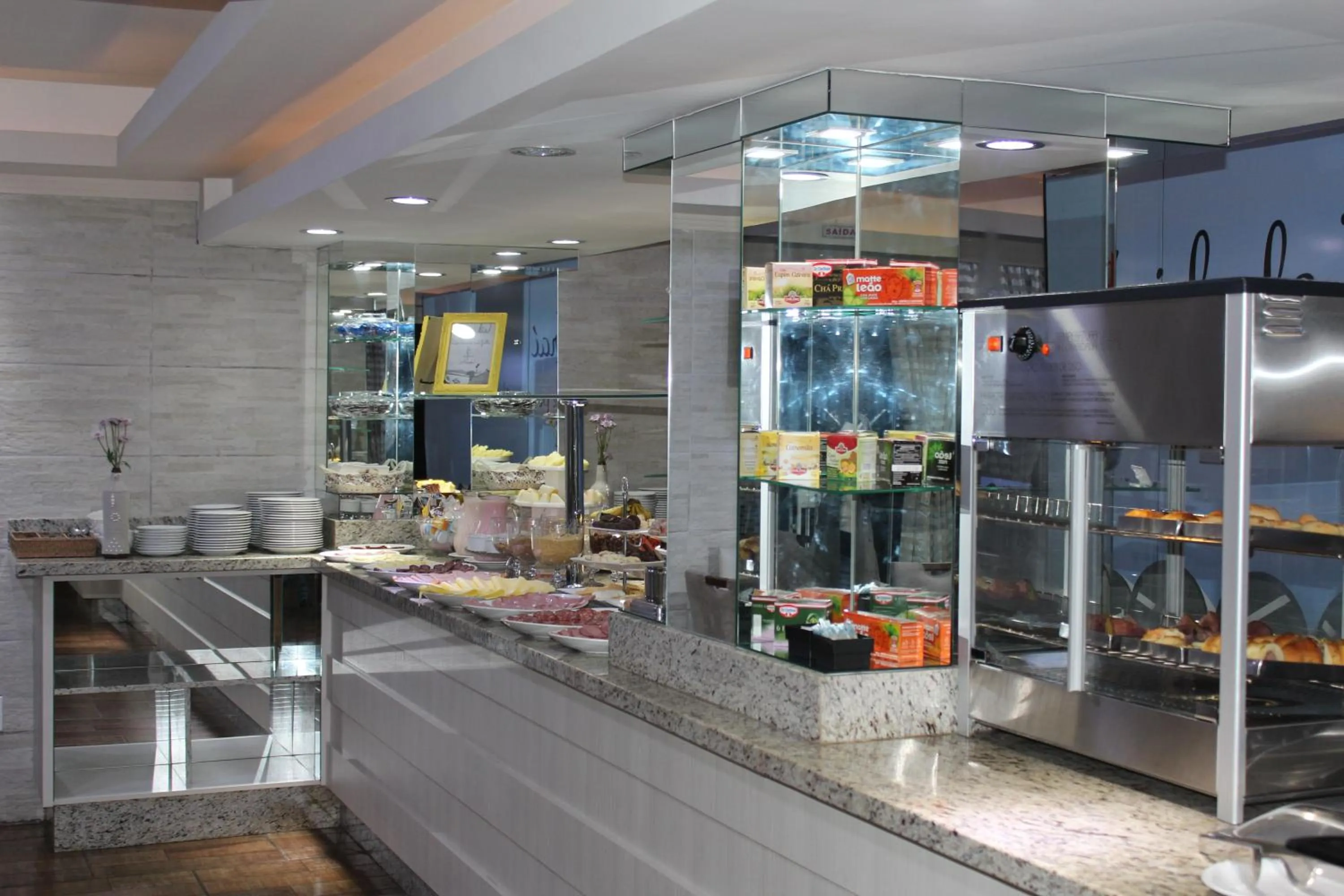 Restaurant/places to eat in AJ Hotel Chapecó - Fácil Acesso Pátio Shopping e Rótula da Bandeira