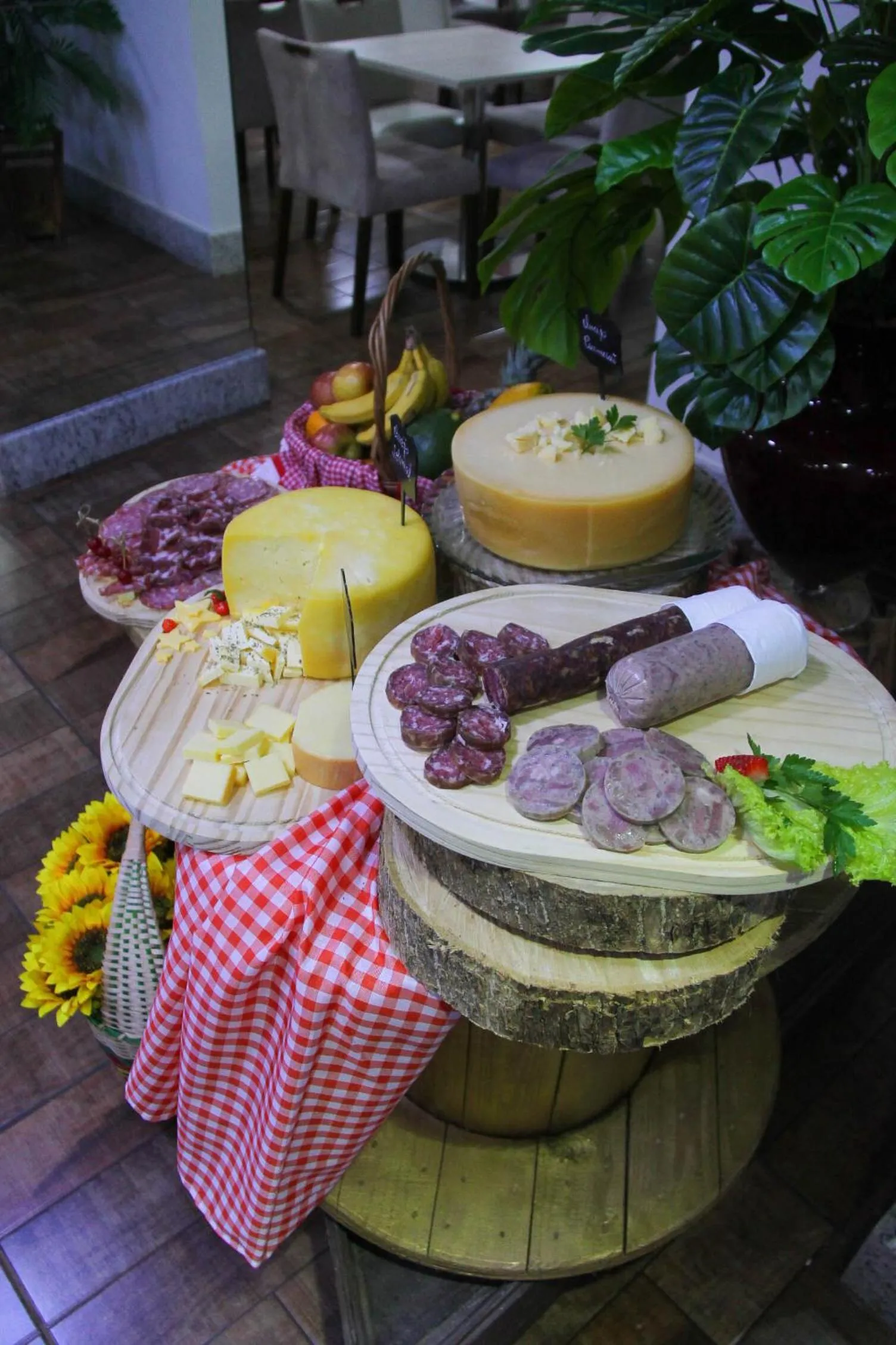 Breakfast in AJ Hotel Chapecó - Fácil Acesso Pátio Shopping e Rótula da Bandeira