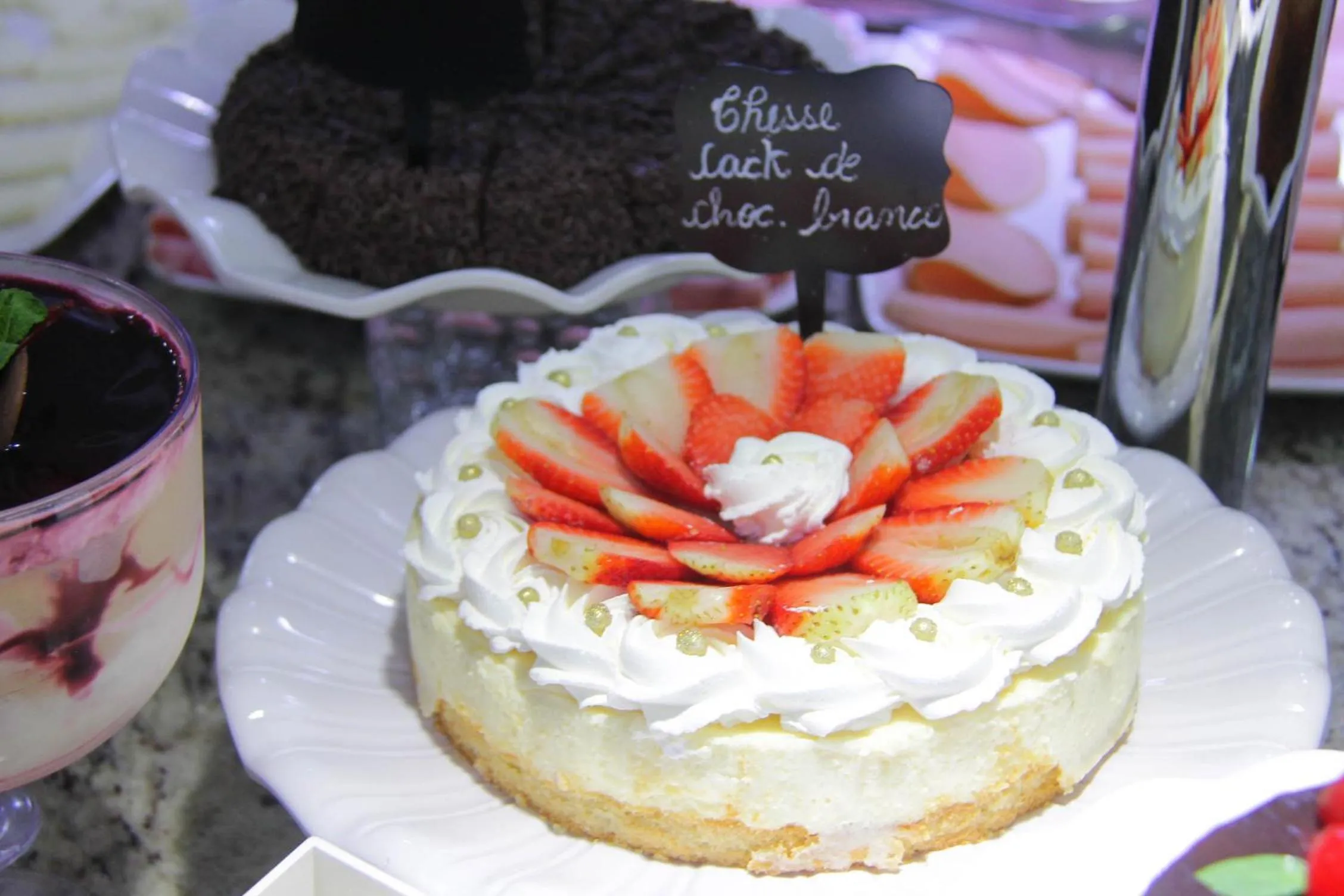 Breakfast in AJ Hotel Chapecó - Fácil Acesso Pátio Shopping e Rótula da Bandeira