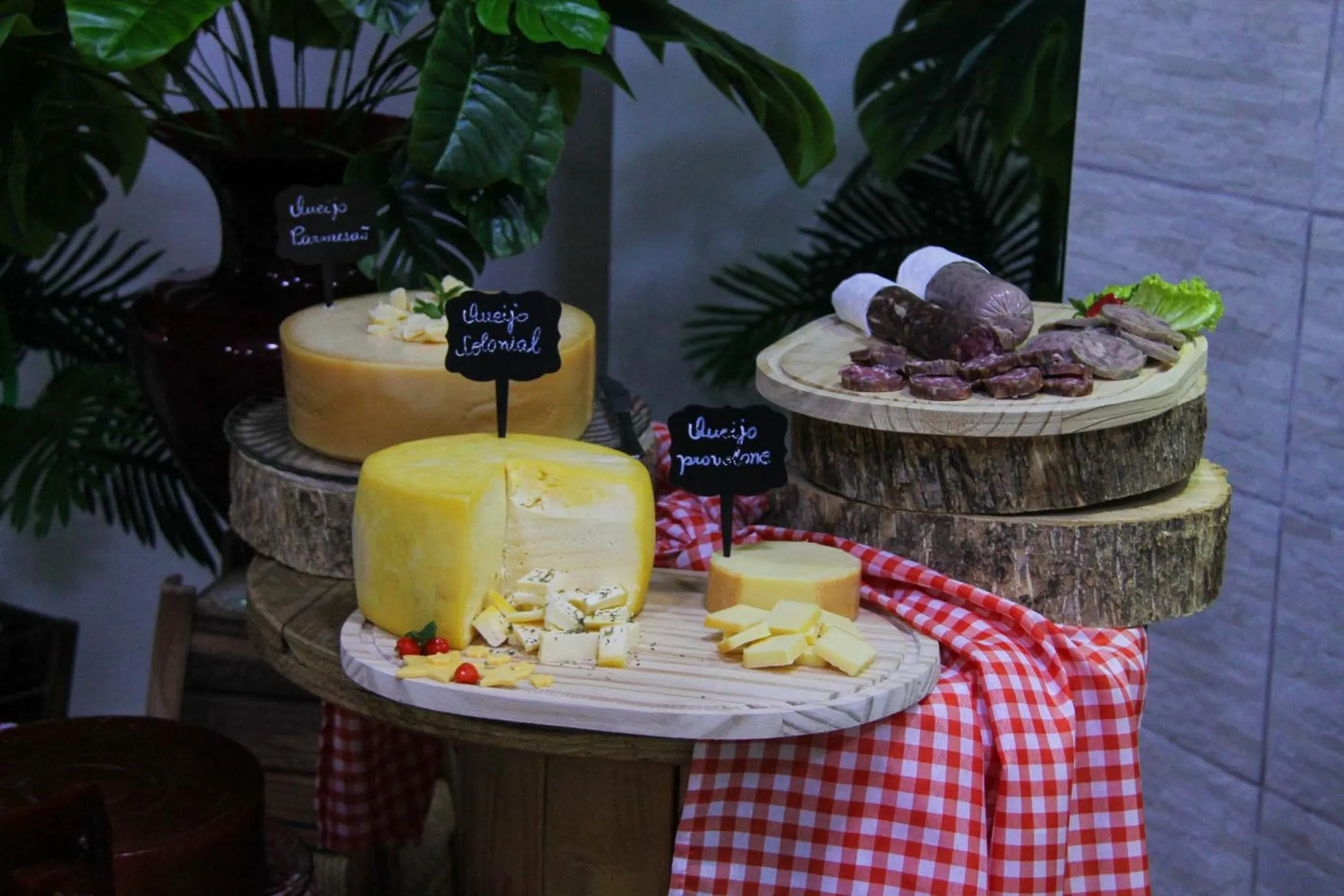 Breakfast in AJ Hotel Chapecó - Fácil Acesso Pátio Shopping e Rótula da Bandeira