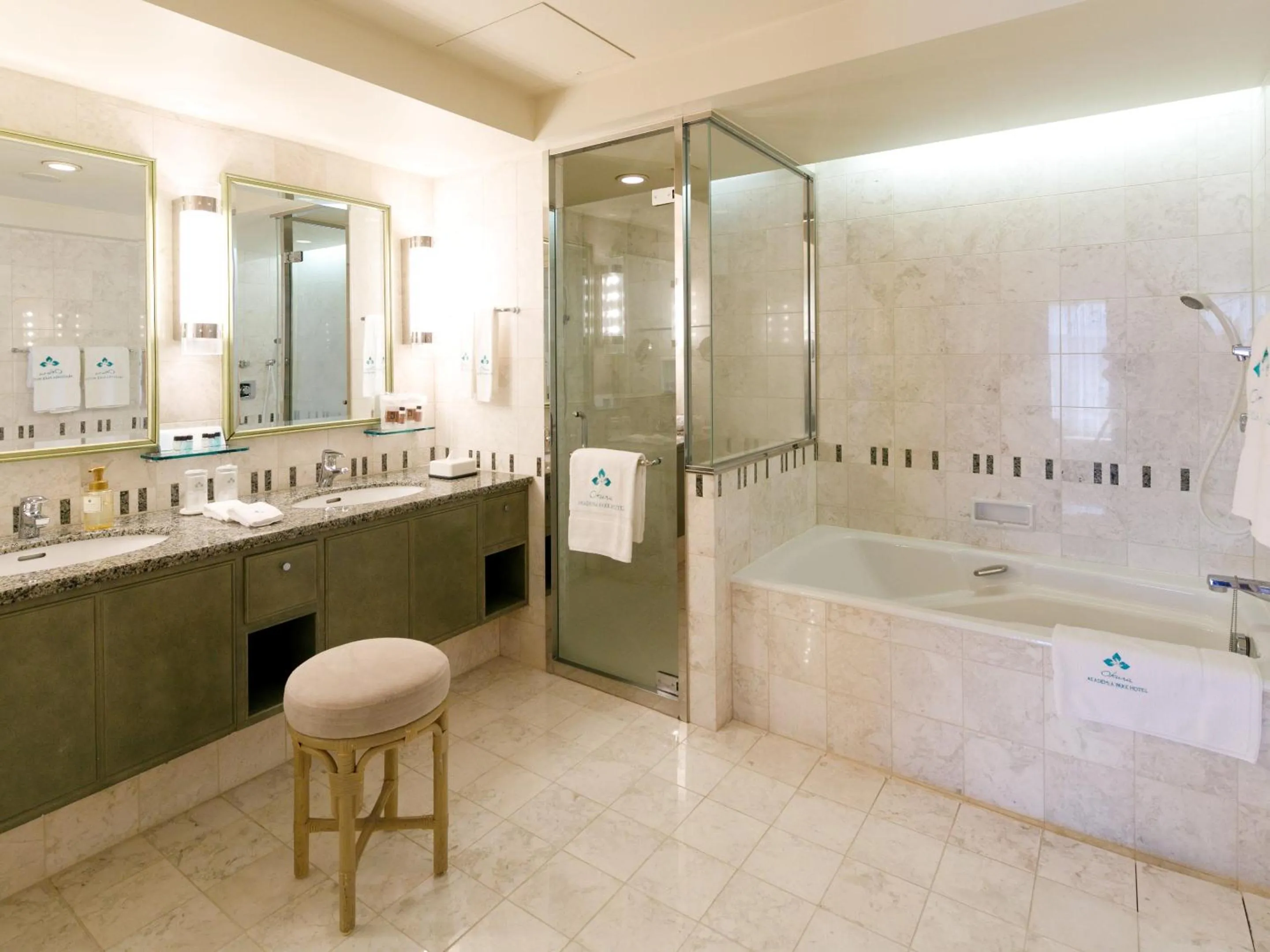 Bathroom in Okura Akademia Park Hotel