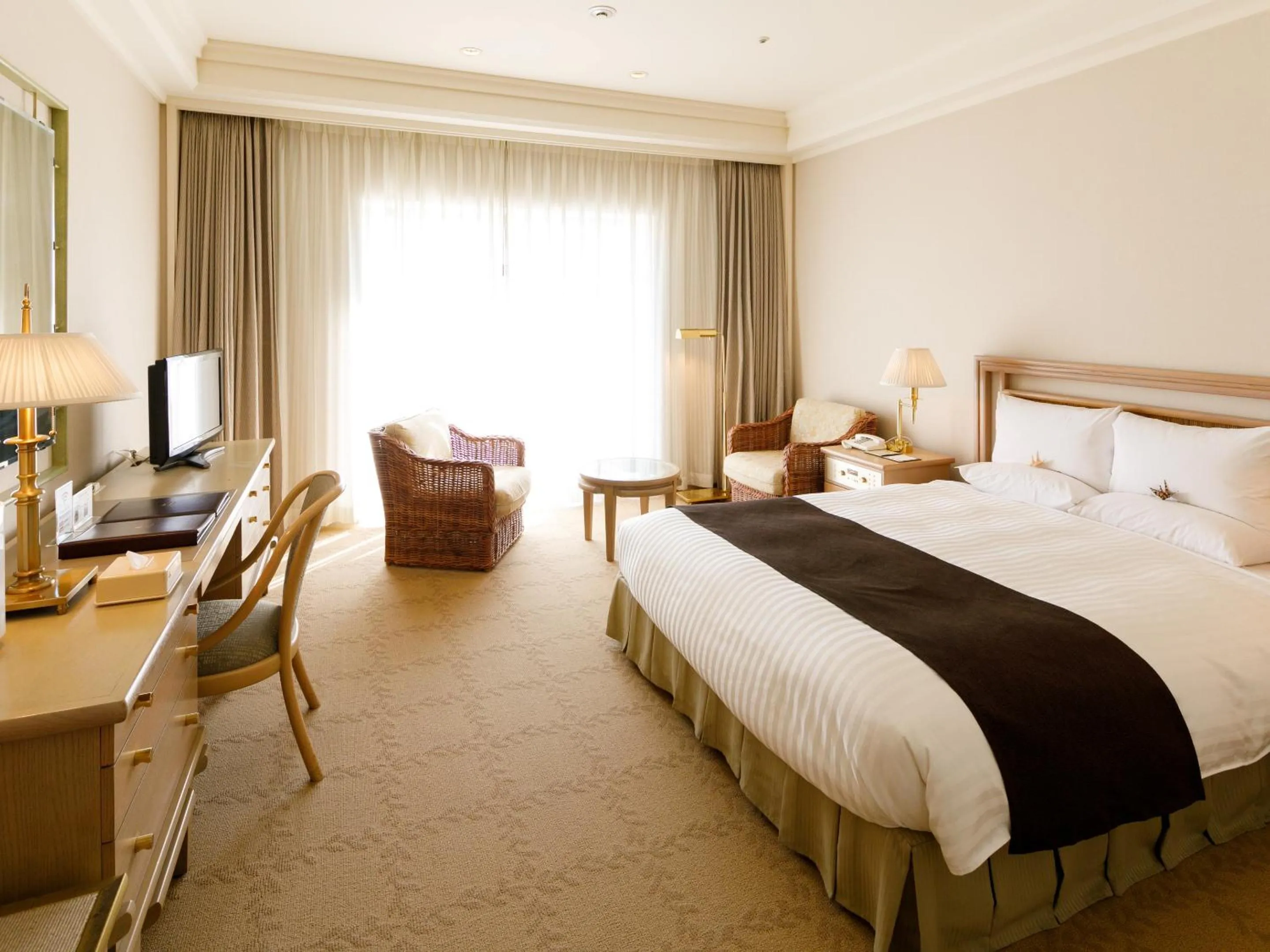 Photo of the whole room, Bed in Okura Akademia Park Hotel