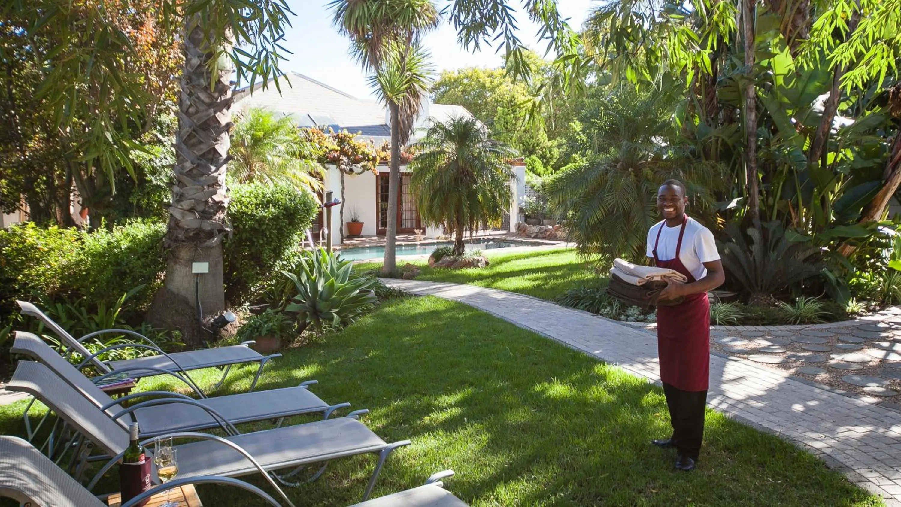 Garden in GuBas De Hoek meet eat sleep