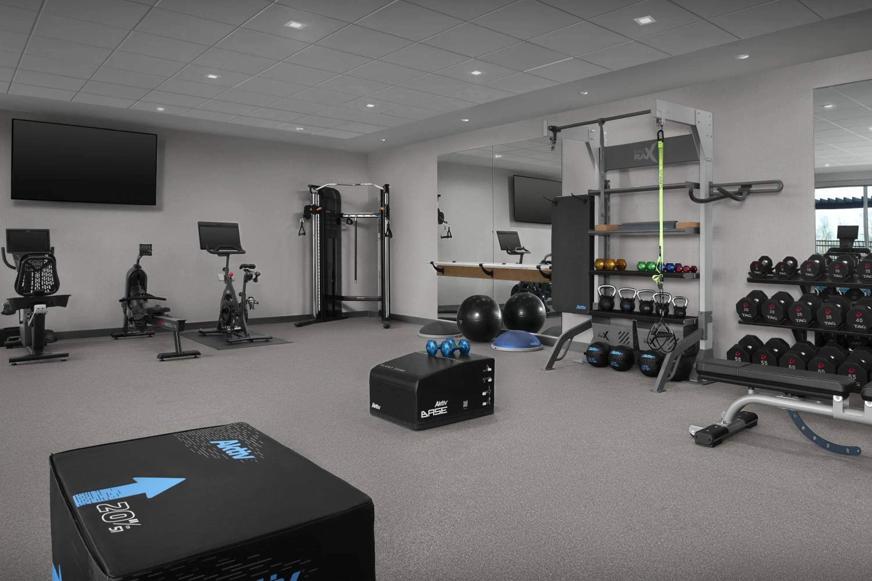 Fitness centre/facilities in Tru By Hilton Concord Charlotte