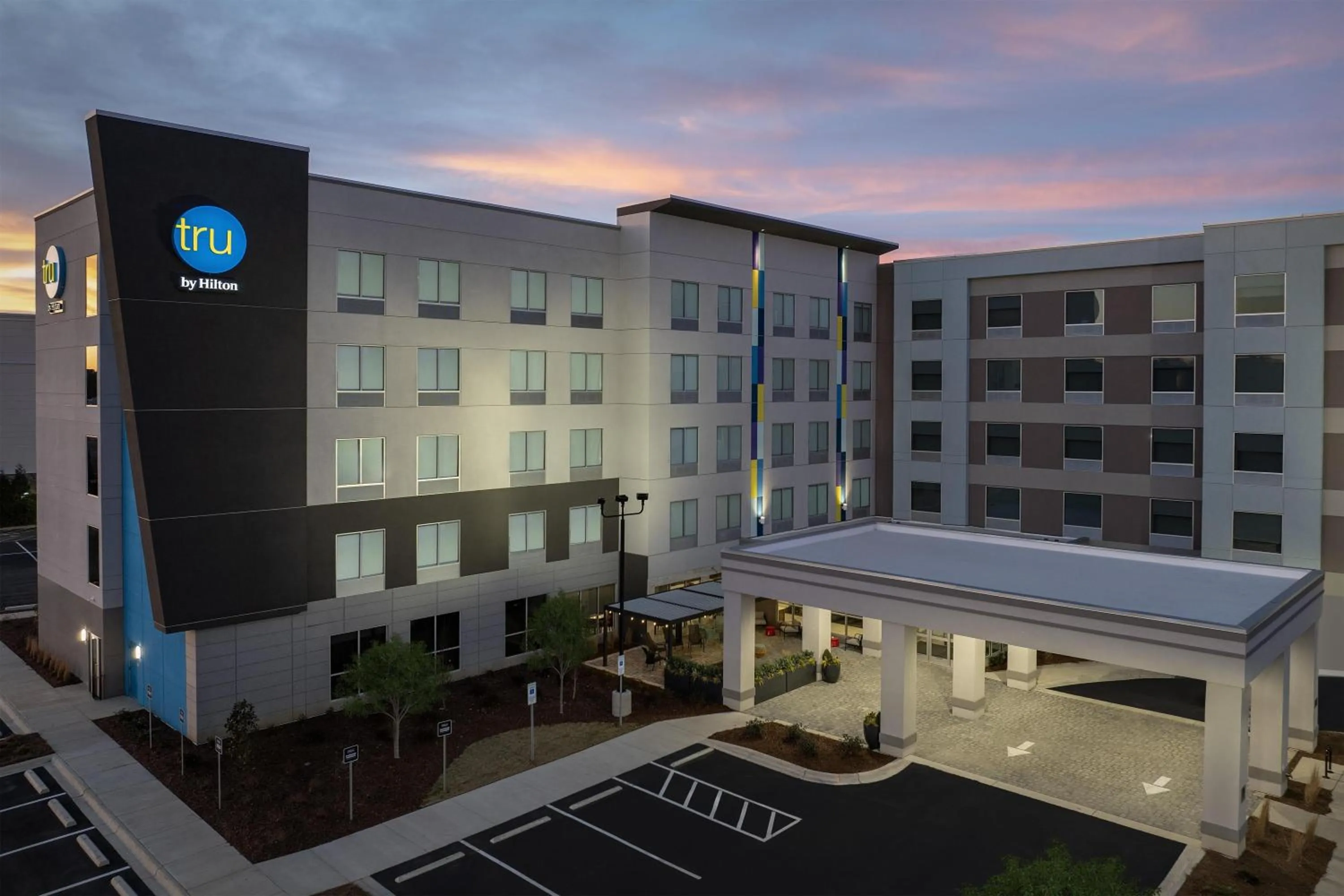 Property building in Tru By Hilton Concord Charlotte