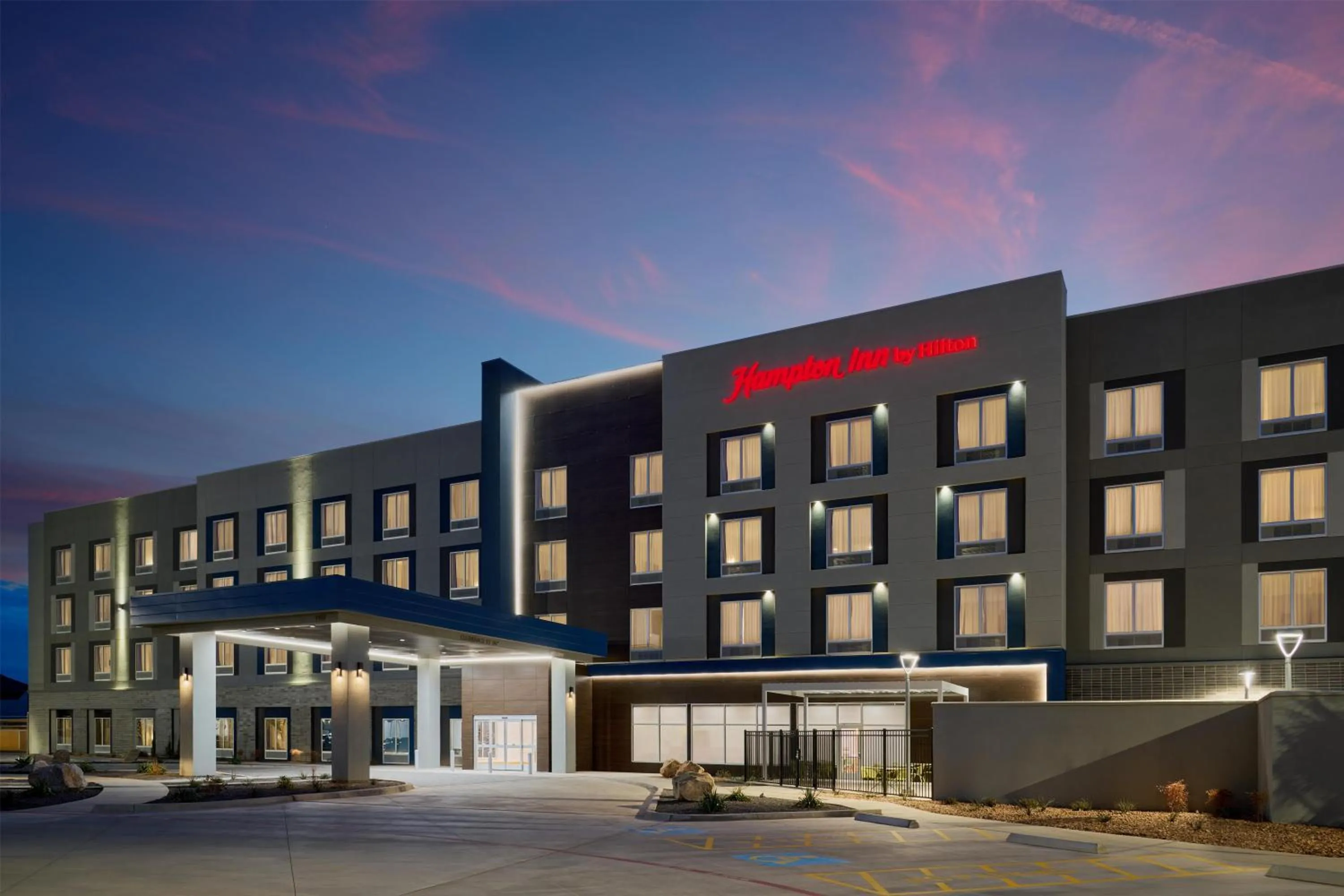 Property building in Hampton Inn Midland West