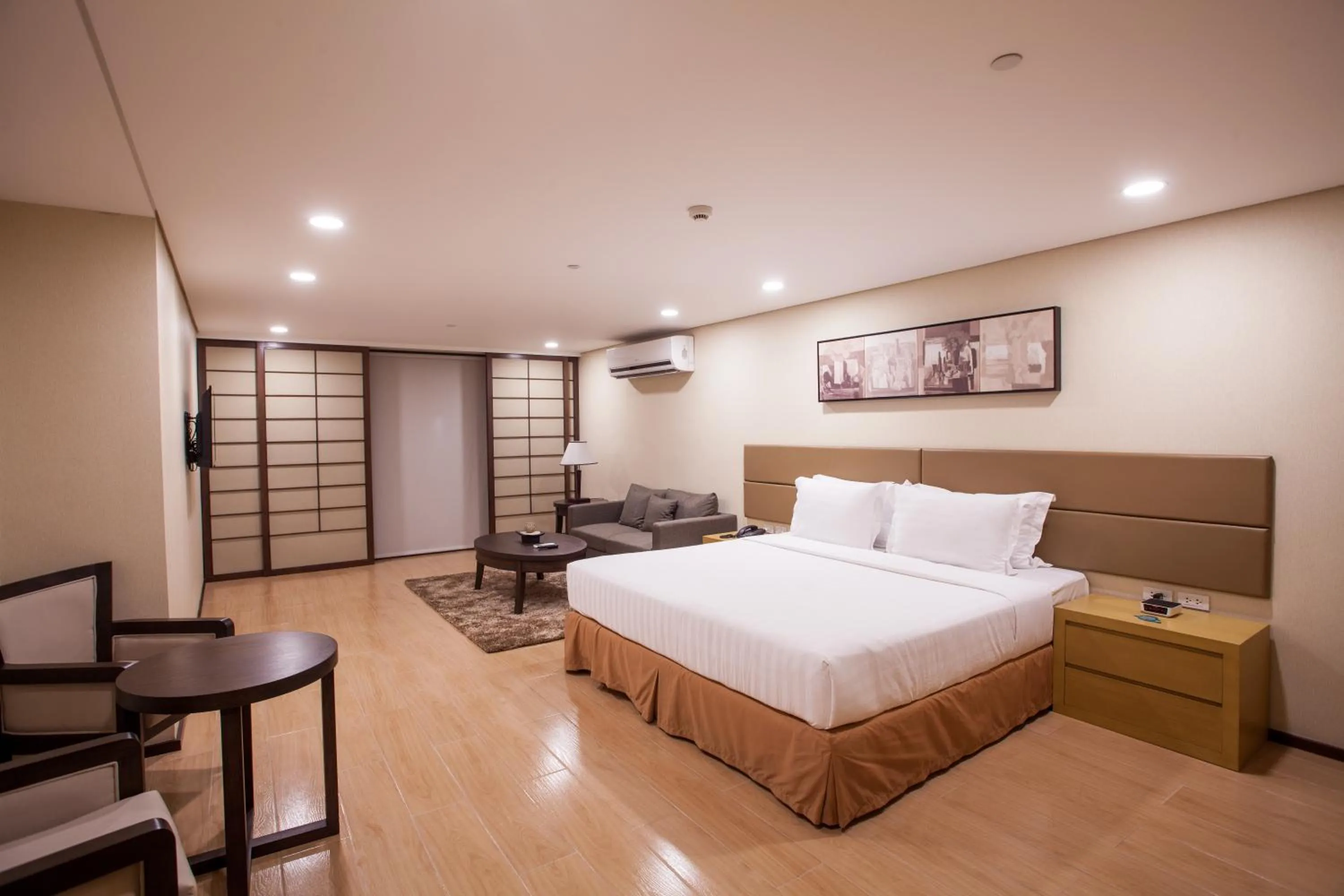 Photo of the whole room, Bed in Jinjiang Inn - Makati