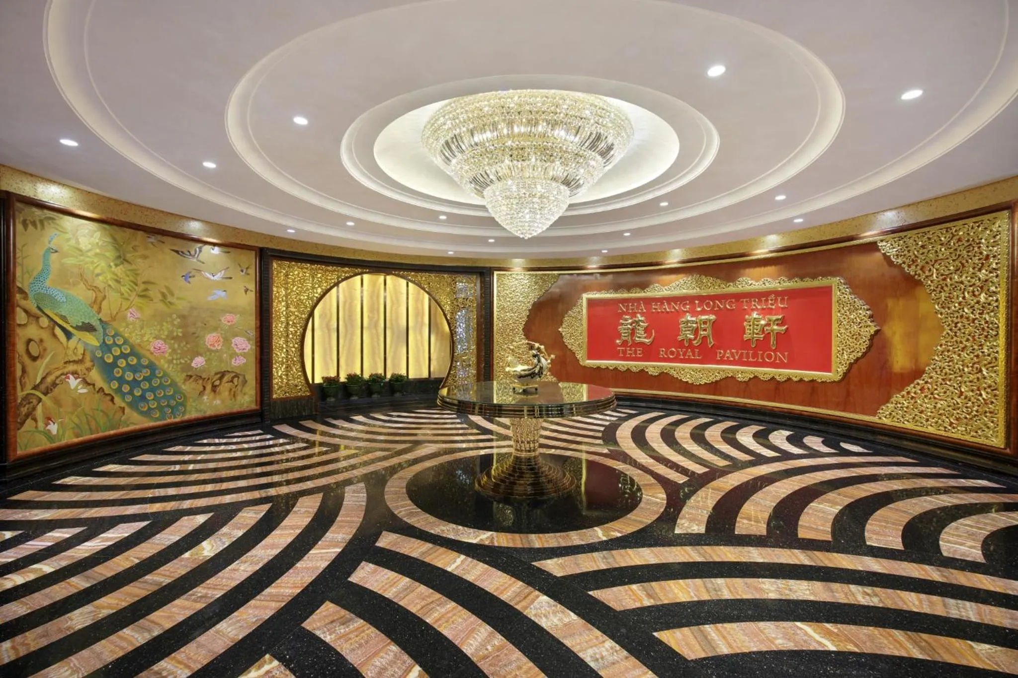 Restaurant/places to eat in The Reverie Saigon Residential Suites