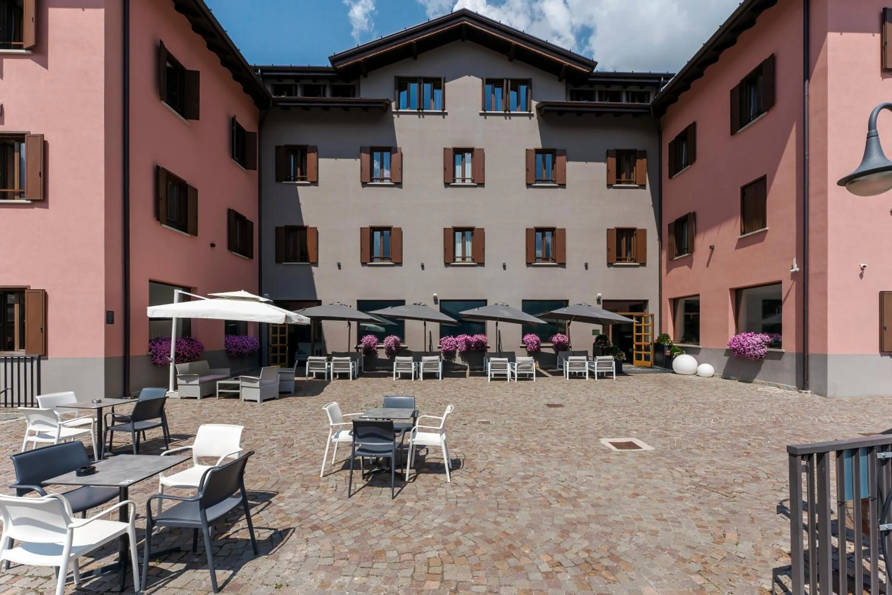 Property building in Hotel Garnì Cristallo