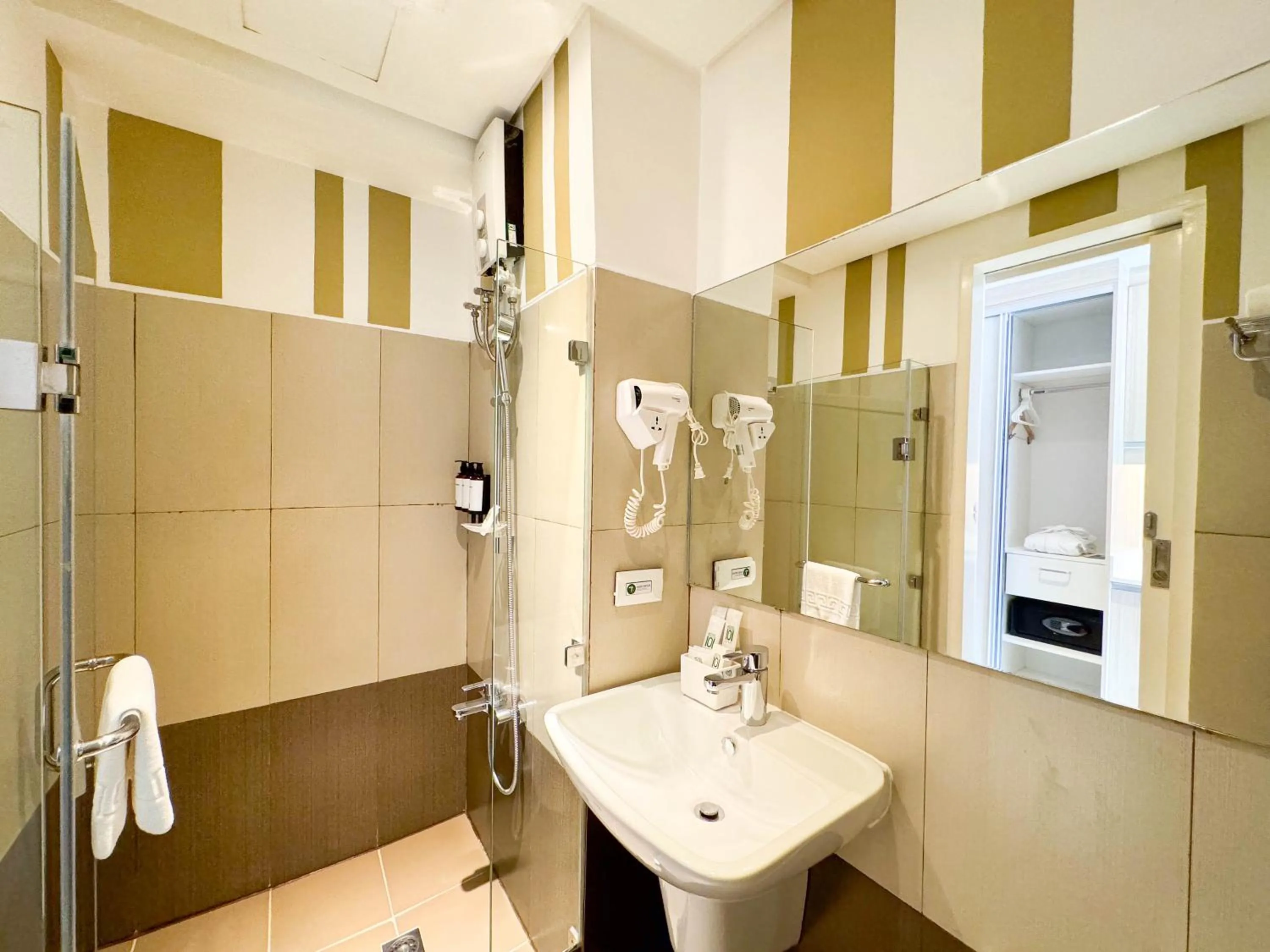 Shower in Hotel101 - Manila