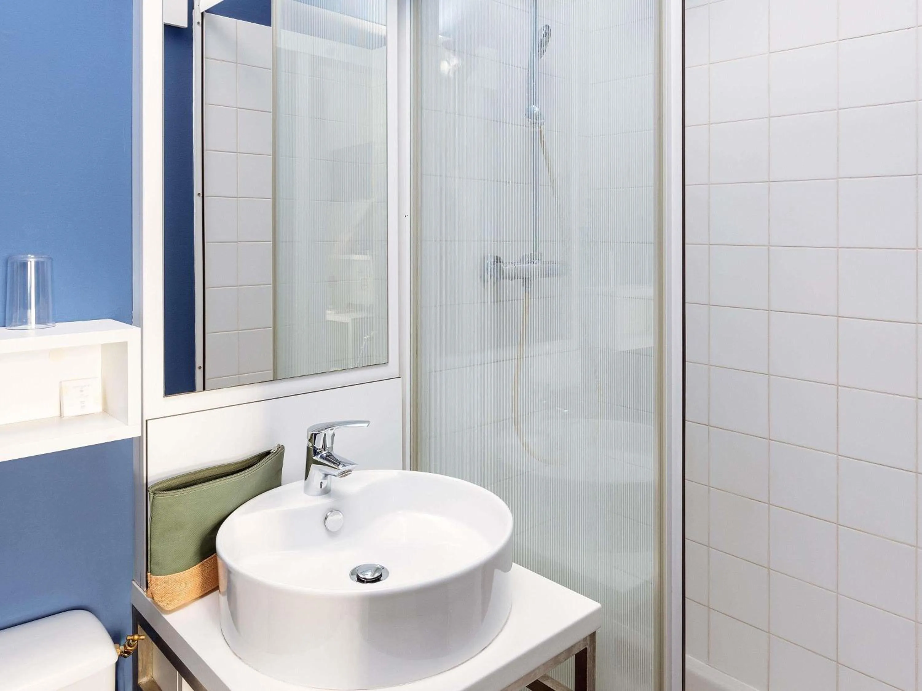 Bedroom in greet hotel Lille Gare Flandres - Groupe Accor