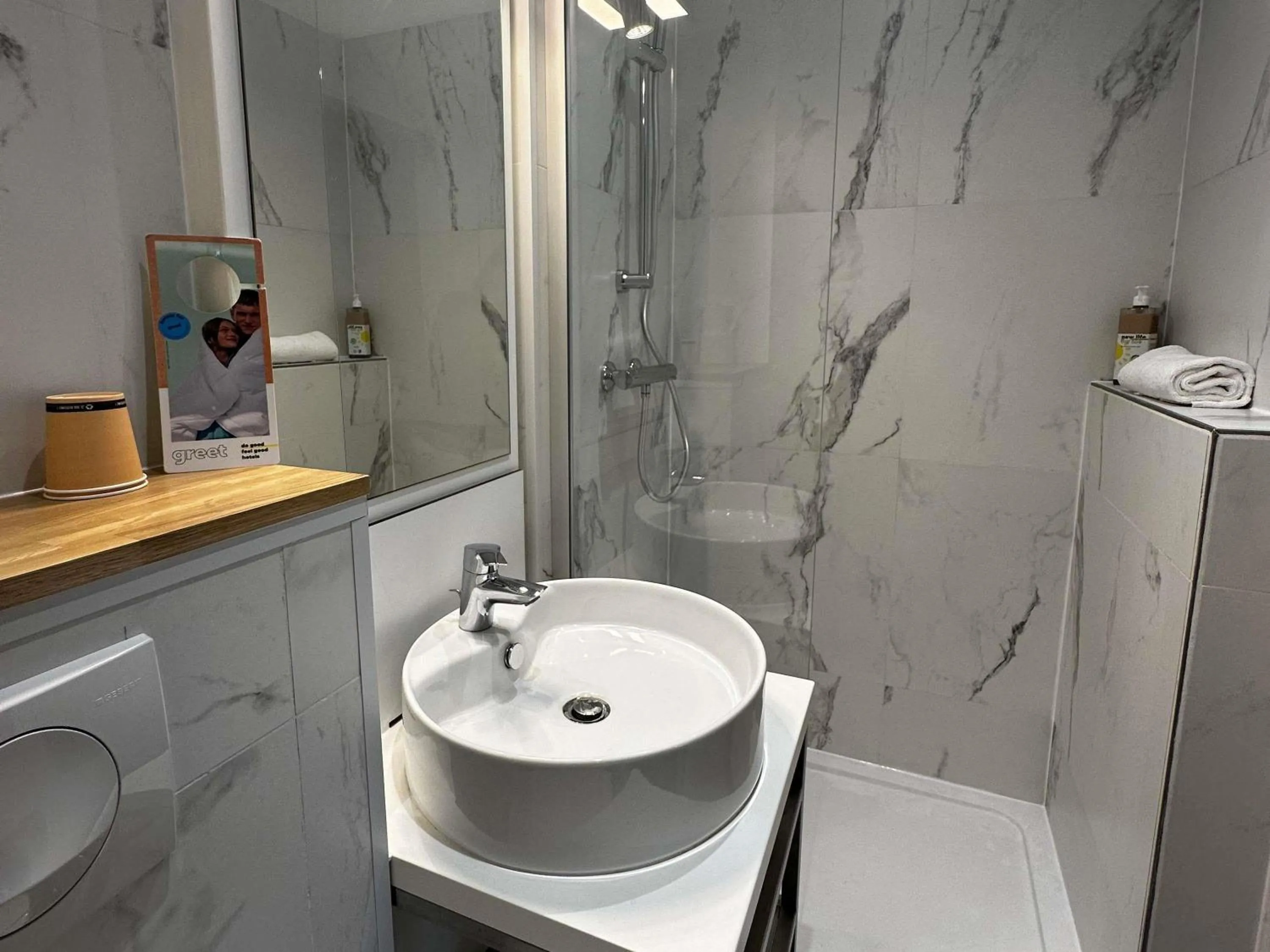 Bedroom in greet hotel Lille Gare Flandres - Groupe Accor