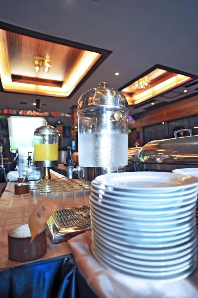 Restaurant/places to eat in Maeyom Palace Hotel