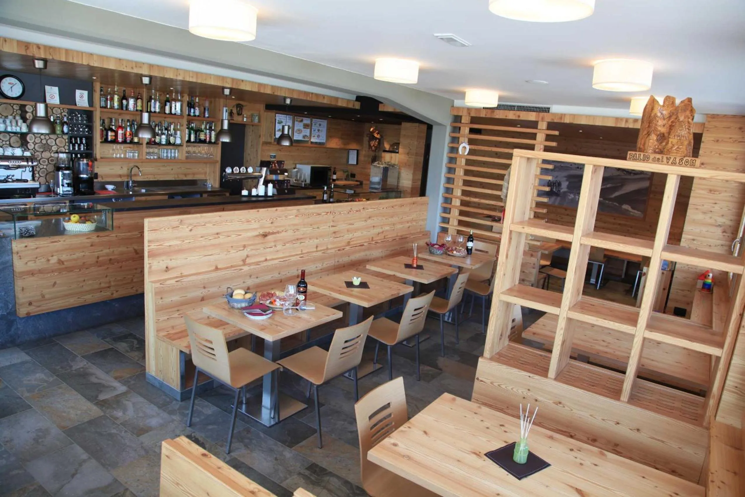 Restaurant/places to eat in Residence Prada