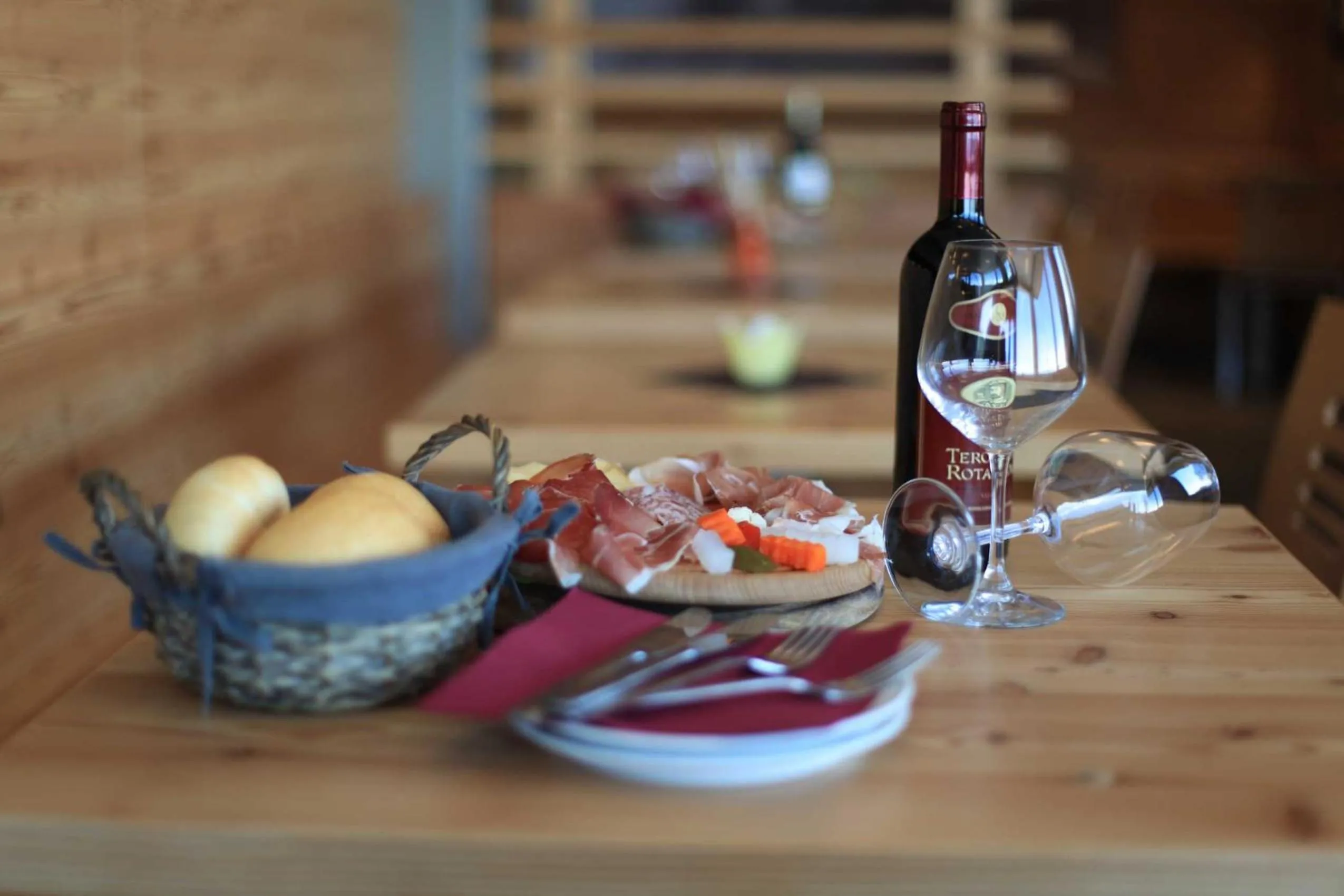 Restaurant/places to eat in Residence Prada