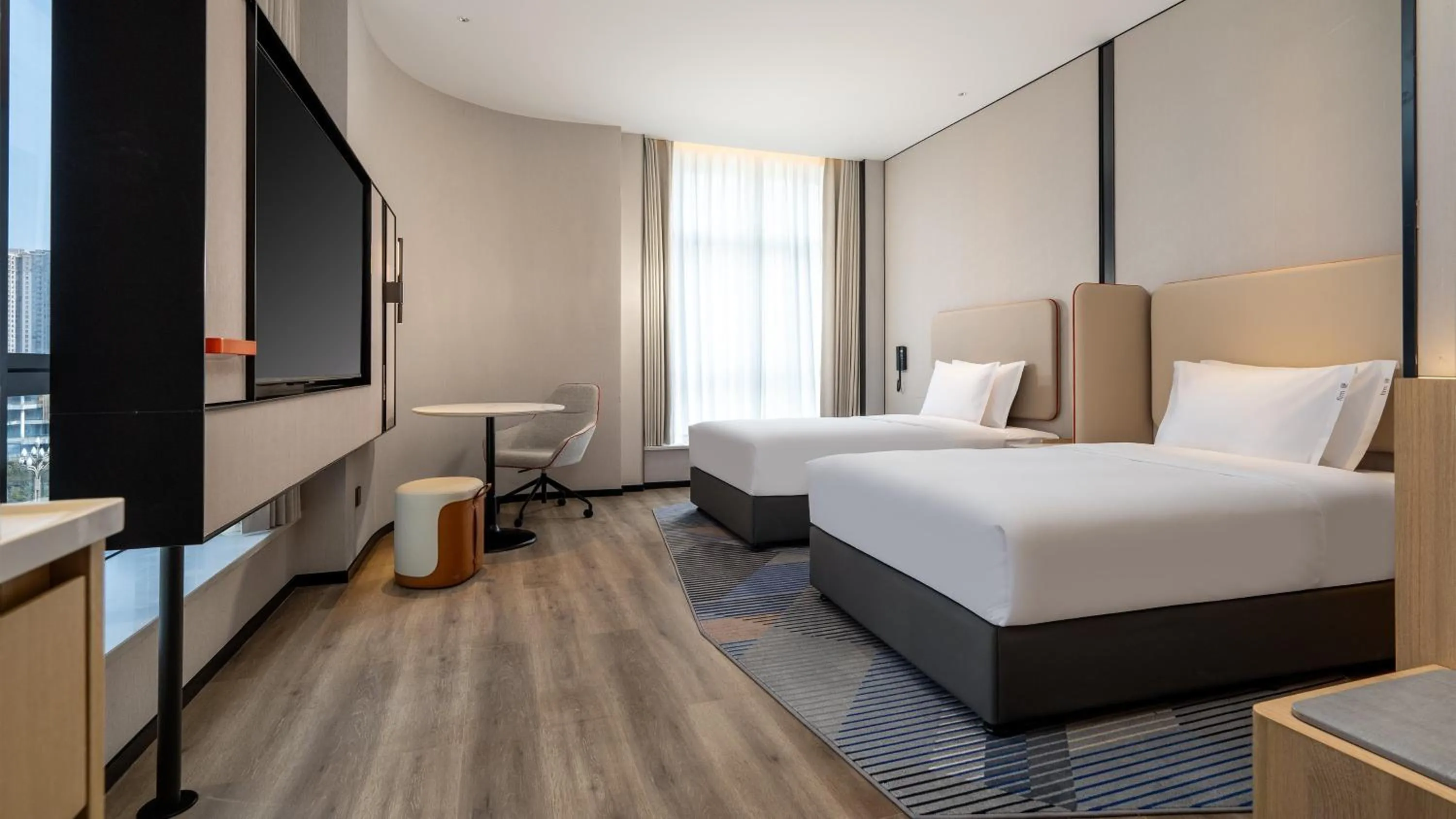 Photo of the whole room, Bed in Holiday Inn Express Chengdu Phoenix Mountain by IHG