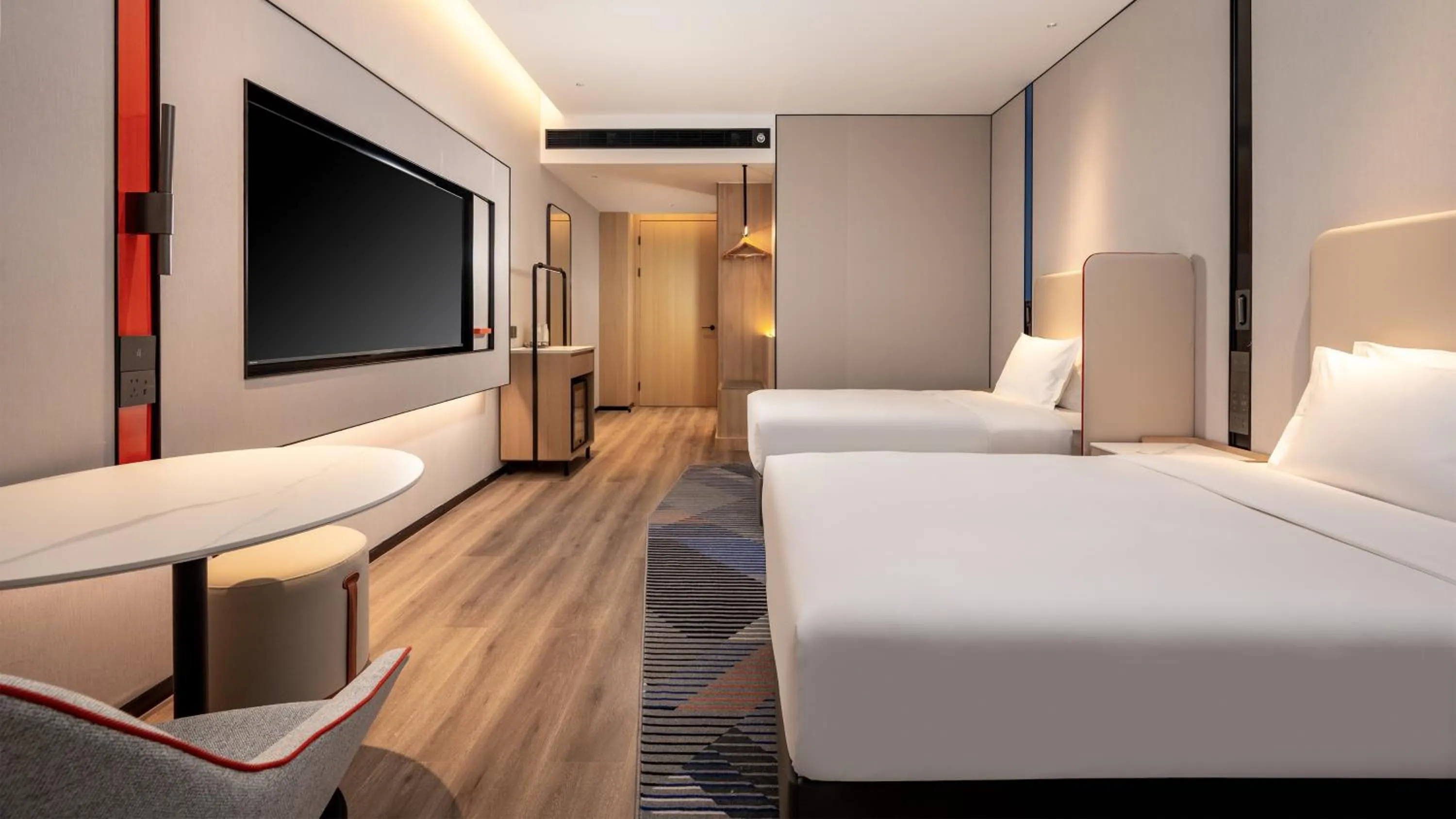 Photo of the whole room, Bed in Holiday Inn Express Chengdu Phoenix Mountain by IHG