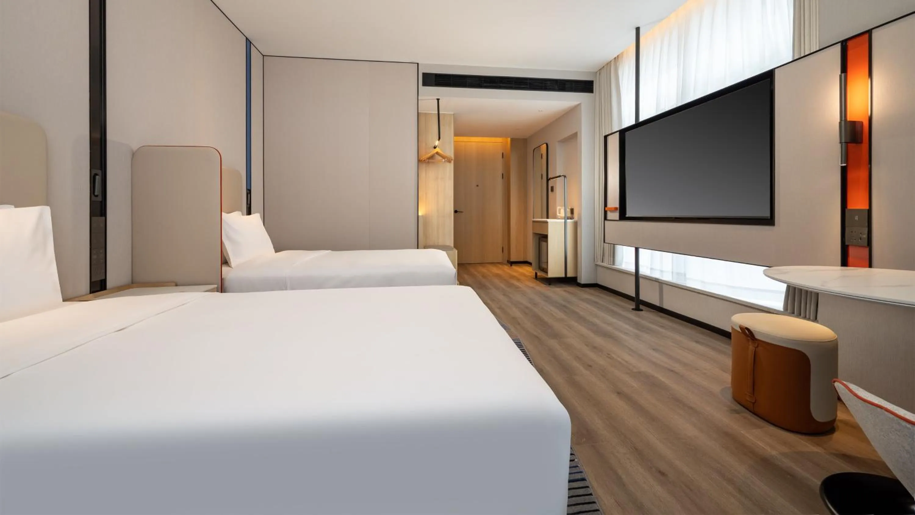 Photo of the whole room, Bed in Holiday Inn Express Chengdu Phoenix Mountain by IHG