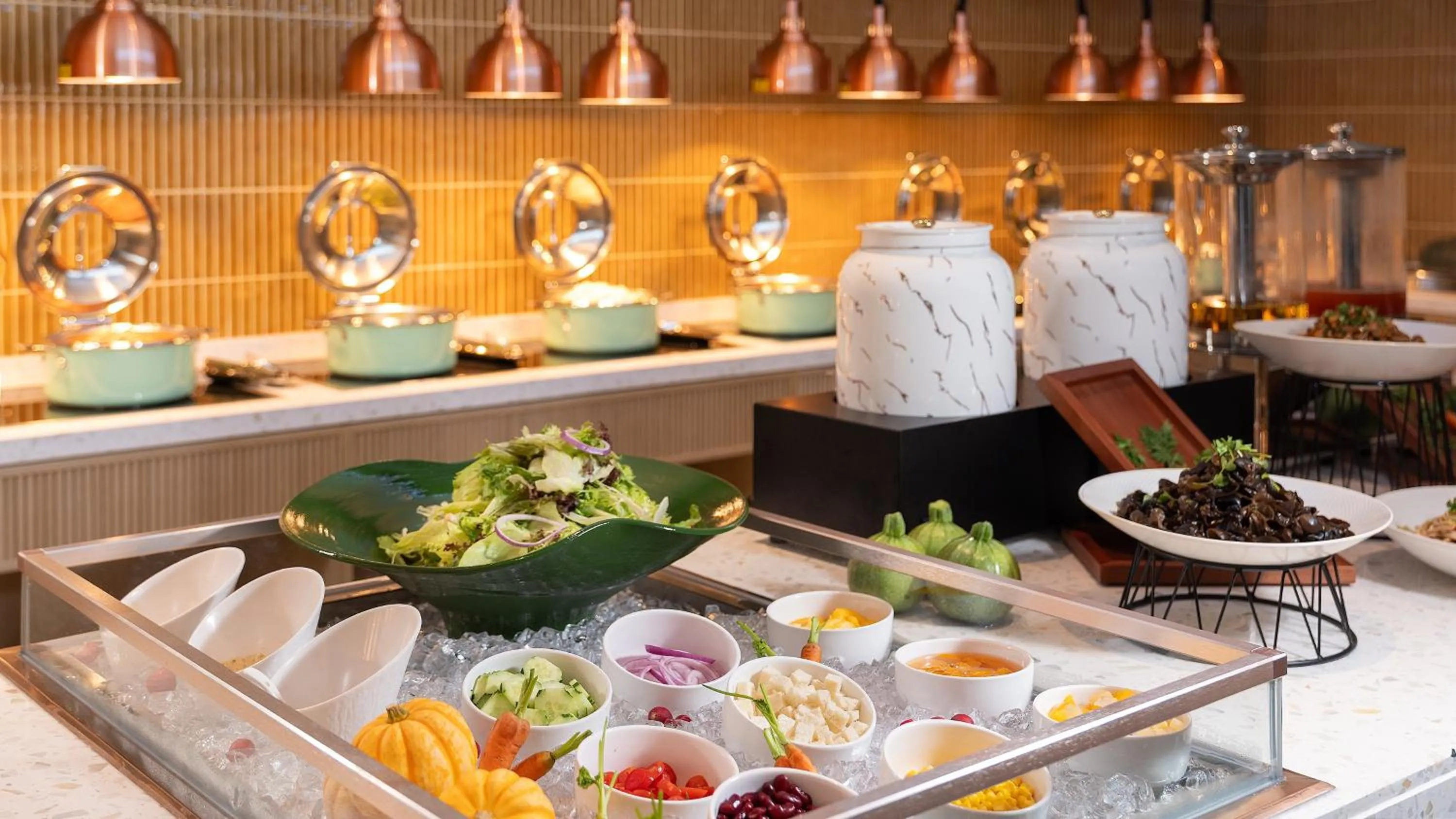 Restaurant/places to eat in Holiday Inn Express Chengdu Phoenix Mountain by IHG