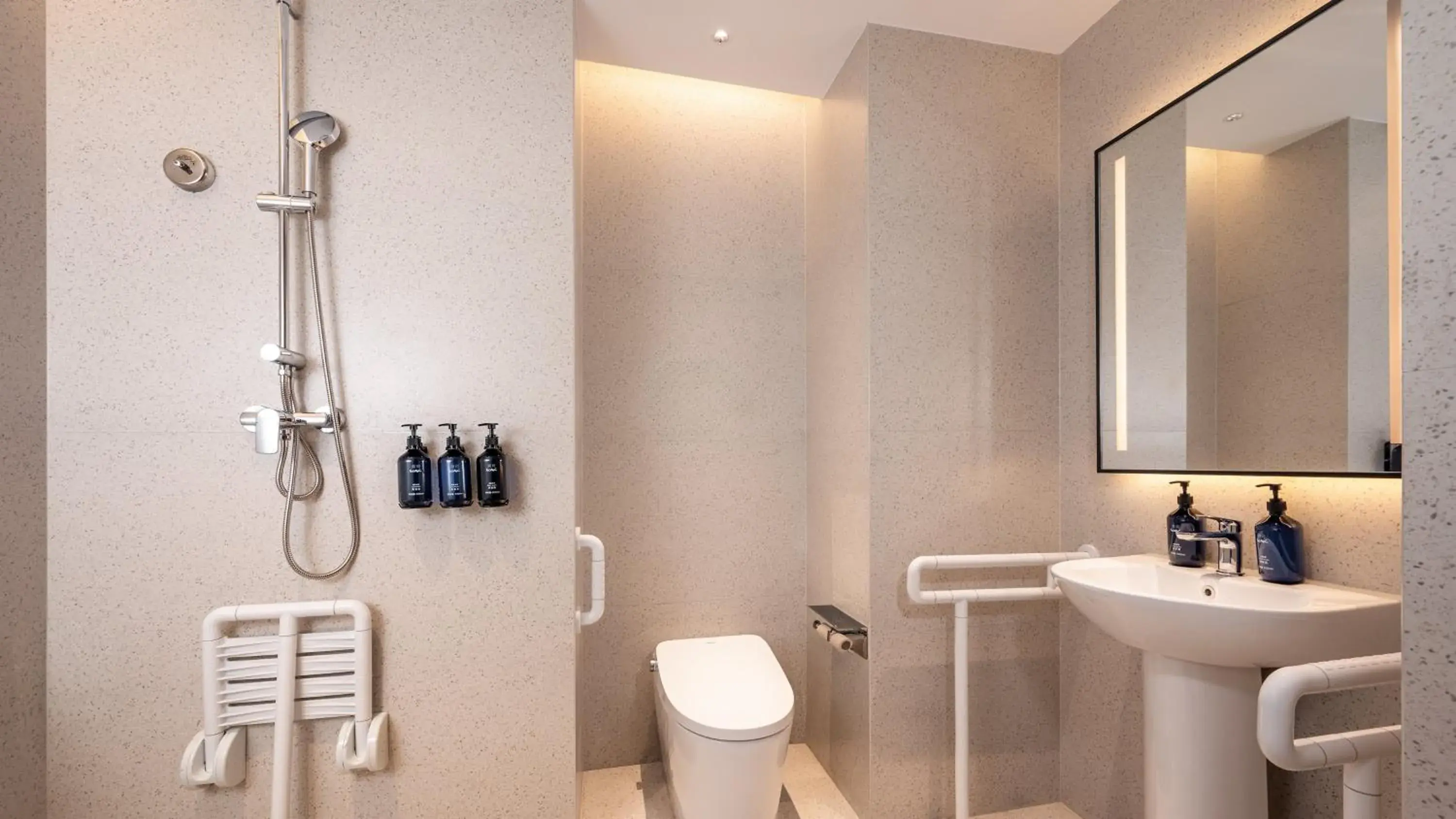 Standard King Room - Accessible in Holiday Inn Express Chengdu Phoenix Mountain by IHG Standard King Room - Accessible in Holiday Inn Express Chengdu Phoenix Mountain by IHG