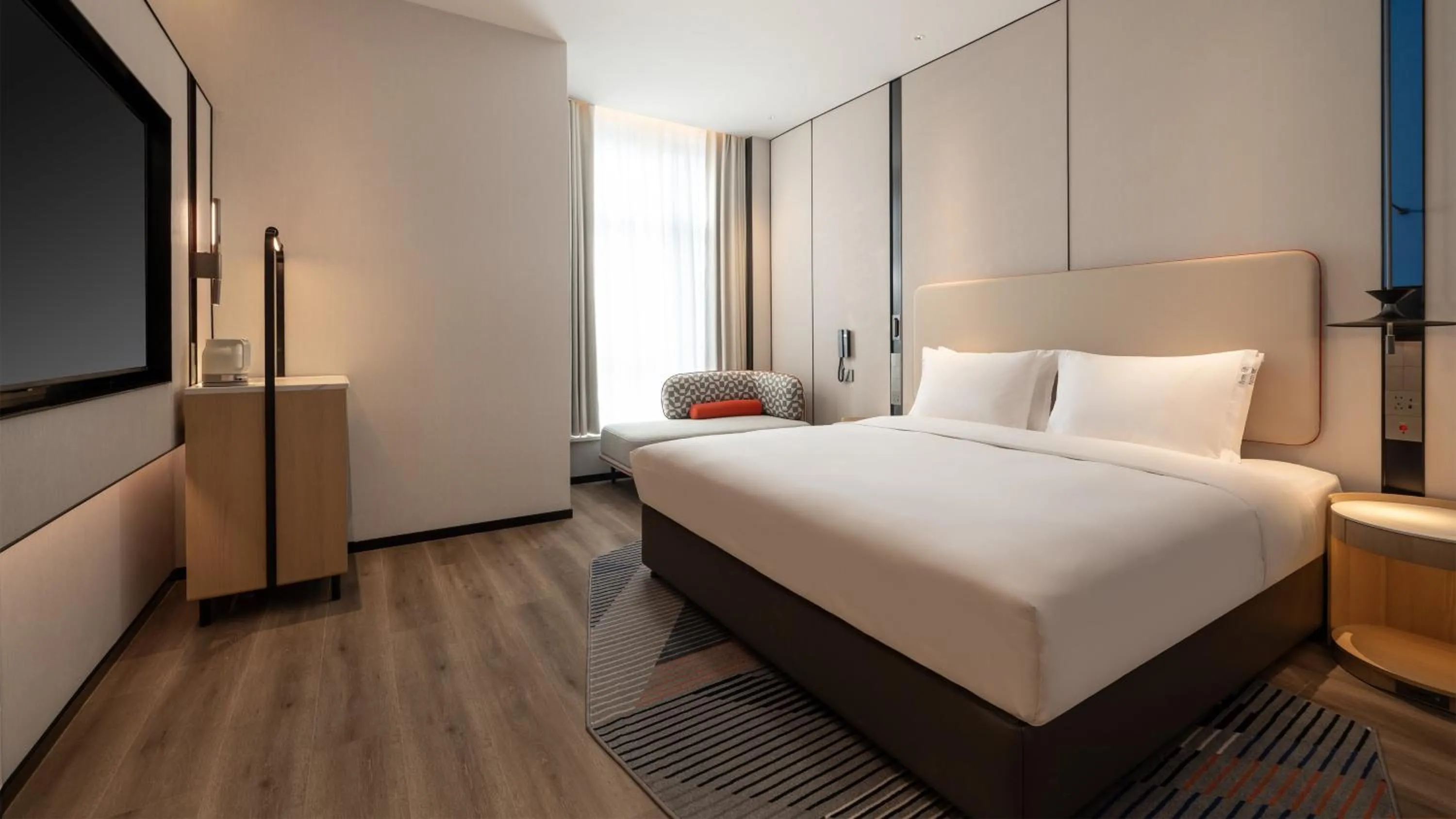 Photo of the whole room, Bed in Holiday Inn Express Chengdu Phoenix Mountain by IHG
