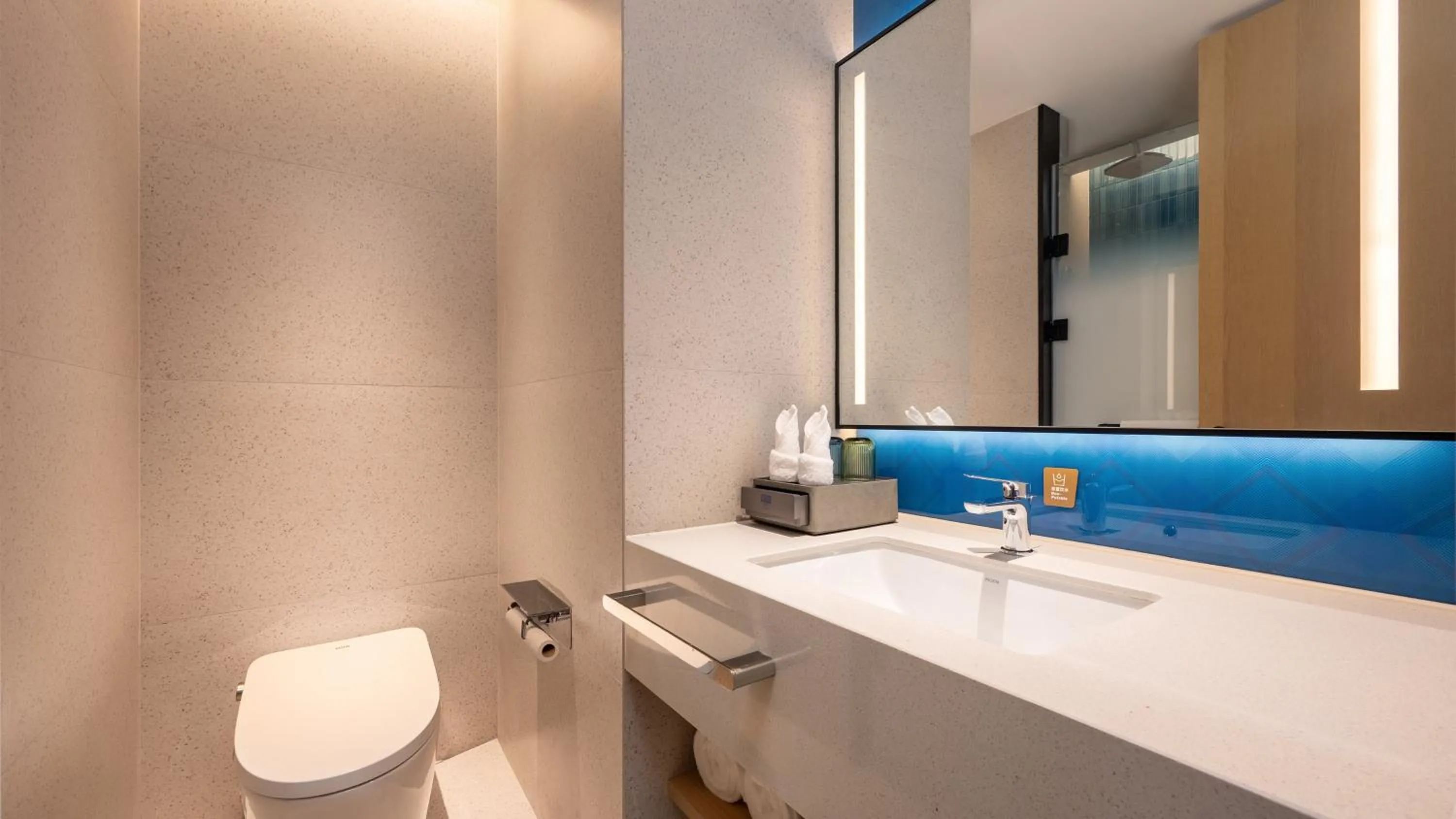 Photo of the whole room in Holiday Inn Express Chengdu Phoenix Mountain by IHG