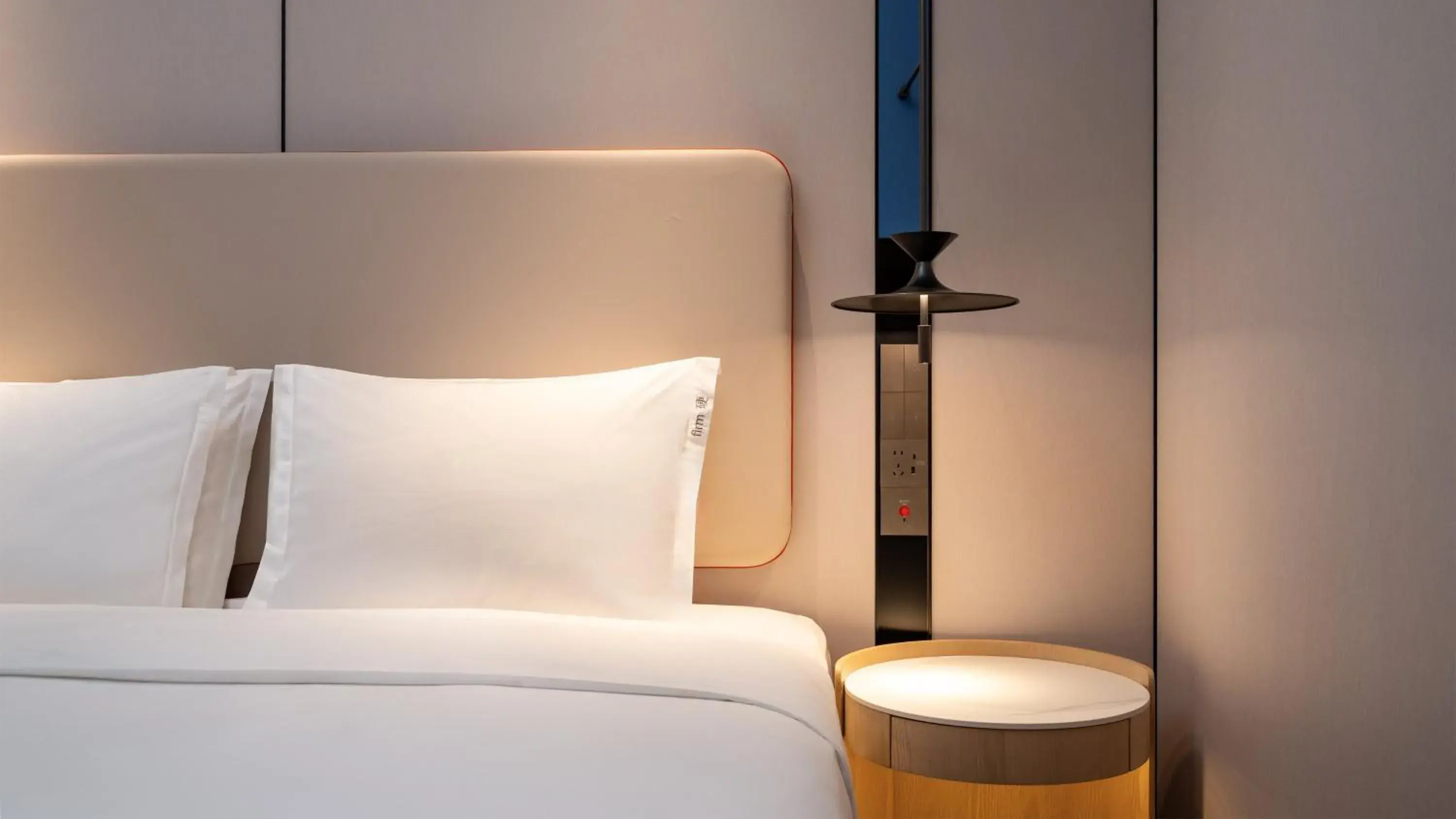 Standard King Room in Holiday Inn Express Chengdu Phoenix Mountain by IHG Standard King Room in Holiday Inn Express Chengdu Phoenix Mountain by IHG