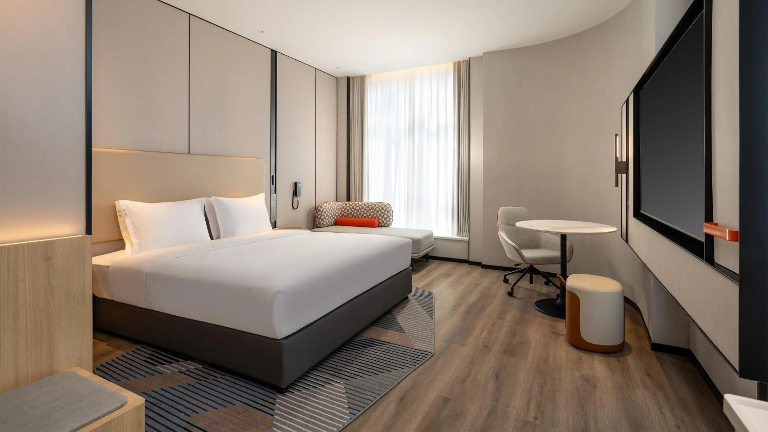 Photo of the whole room, Bed in Holiday Inn Express Chengdu Phoenix Mountain by IHG