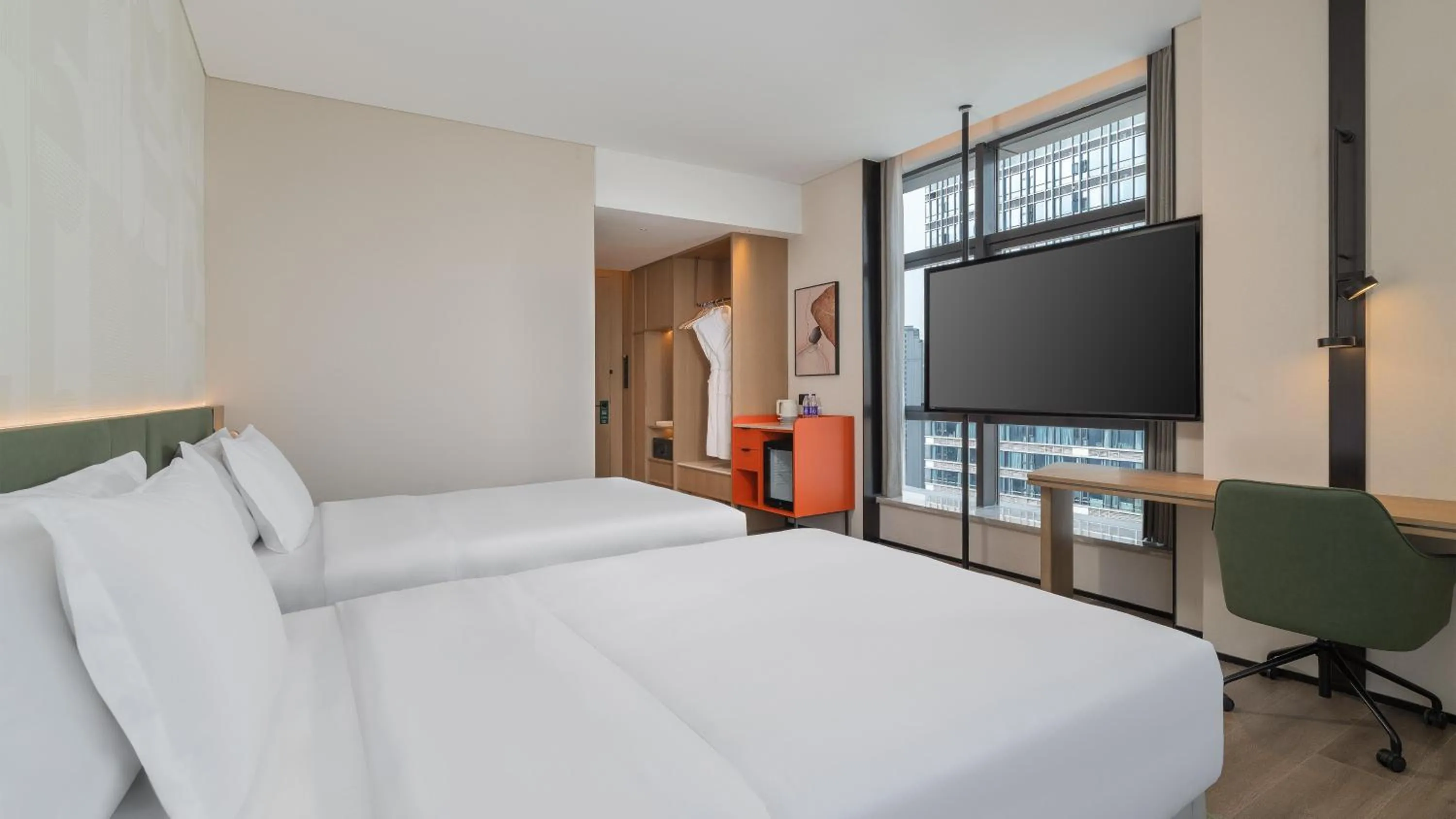 Standard King Room in EVEN Hotel Chengdu Phoenix Mountain by IHG