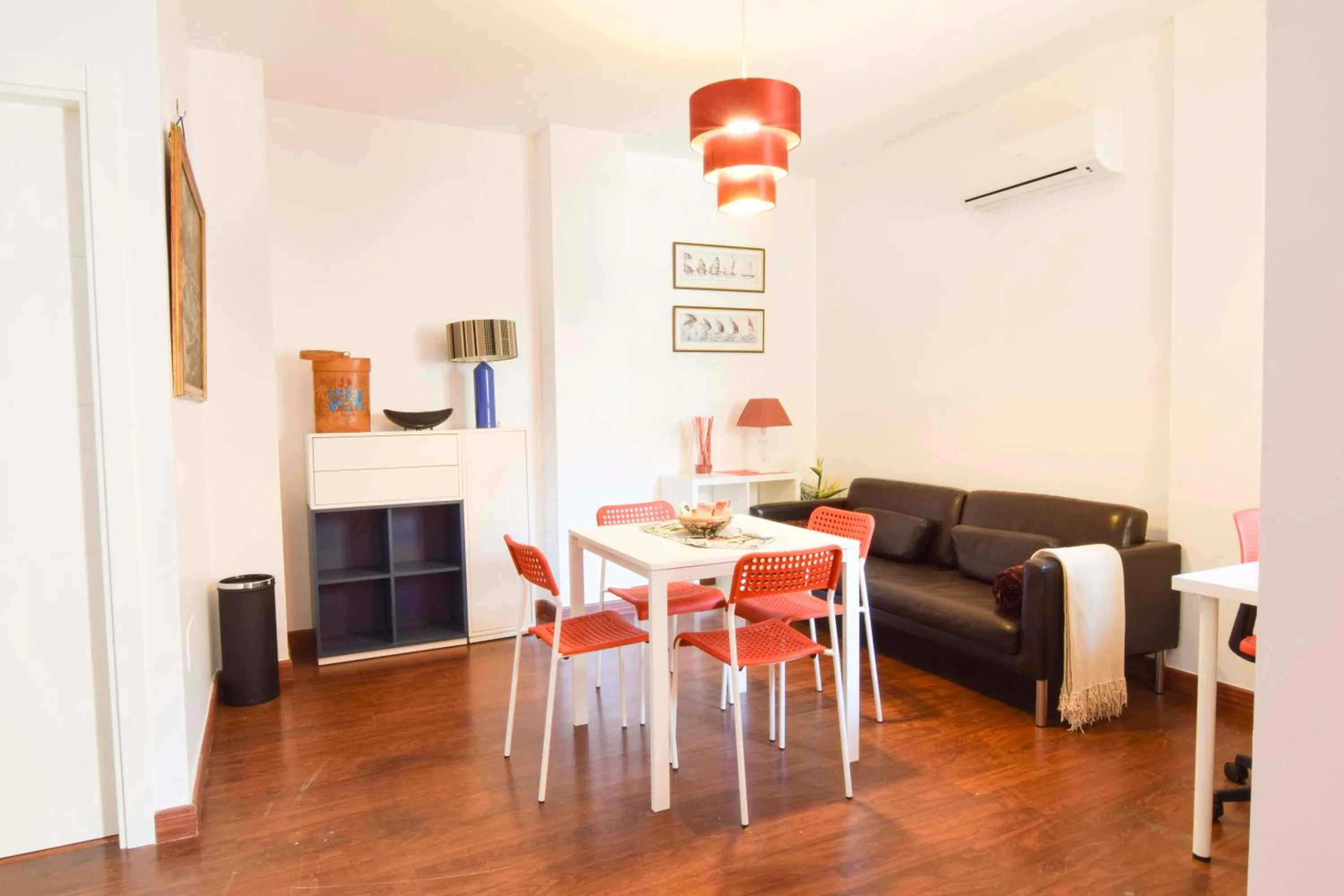 Photo of the whole room in Letmalaga Economy Bishop Orchard