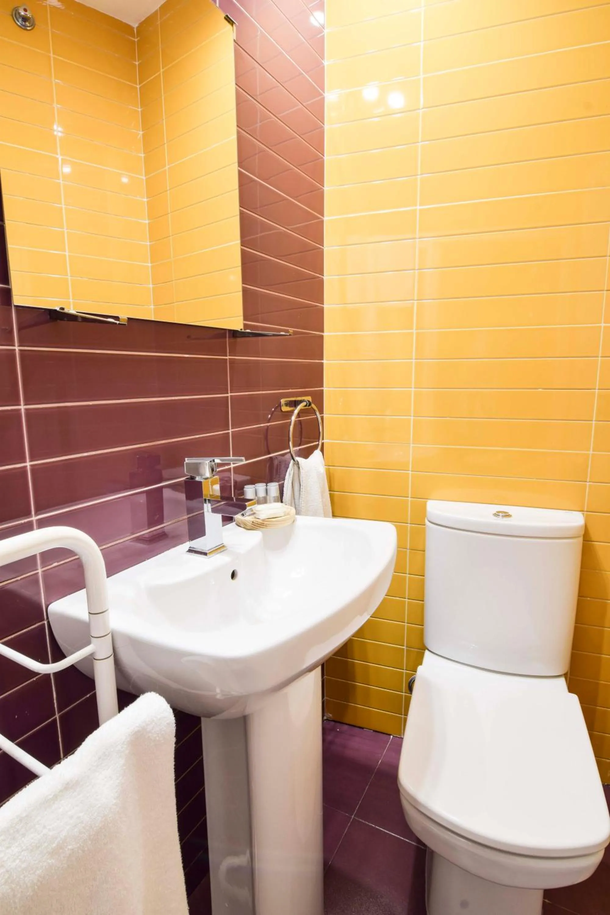 Bathroom in Letmalaga Economy Bishop Orchard