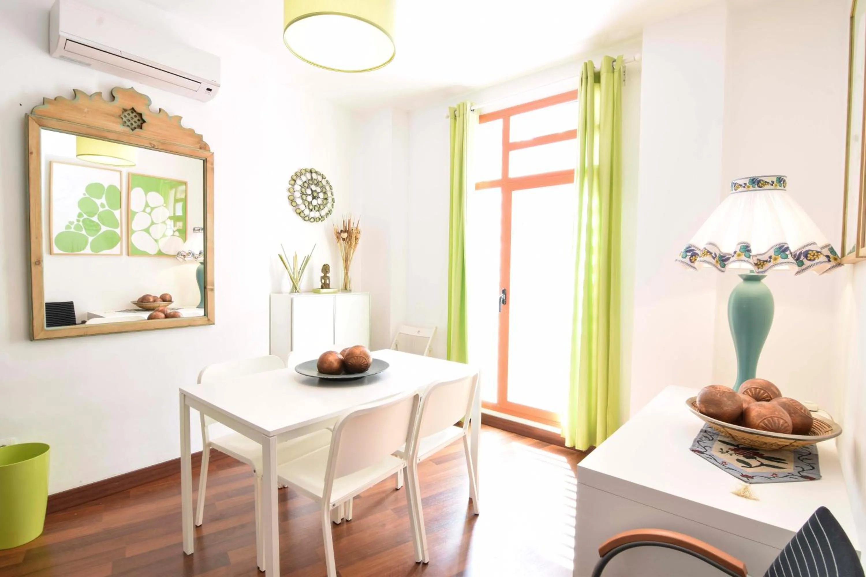 Dining area in Letmalaga Economy Bishop Orchard