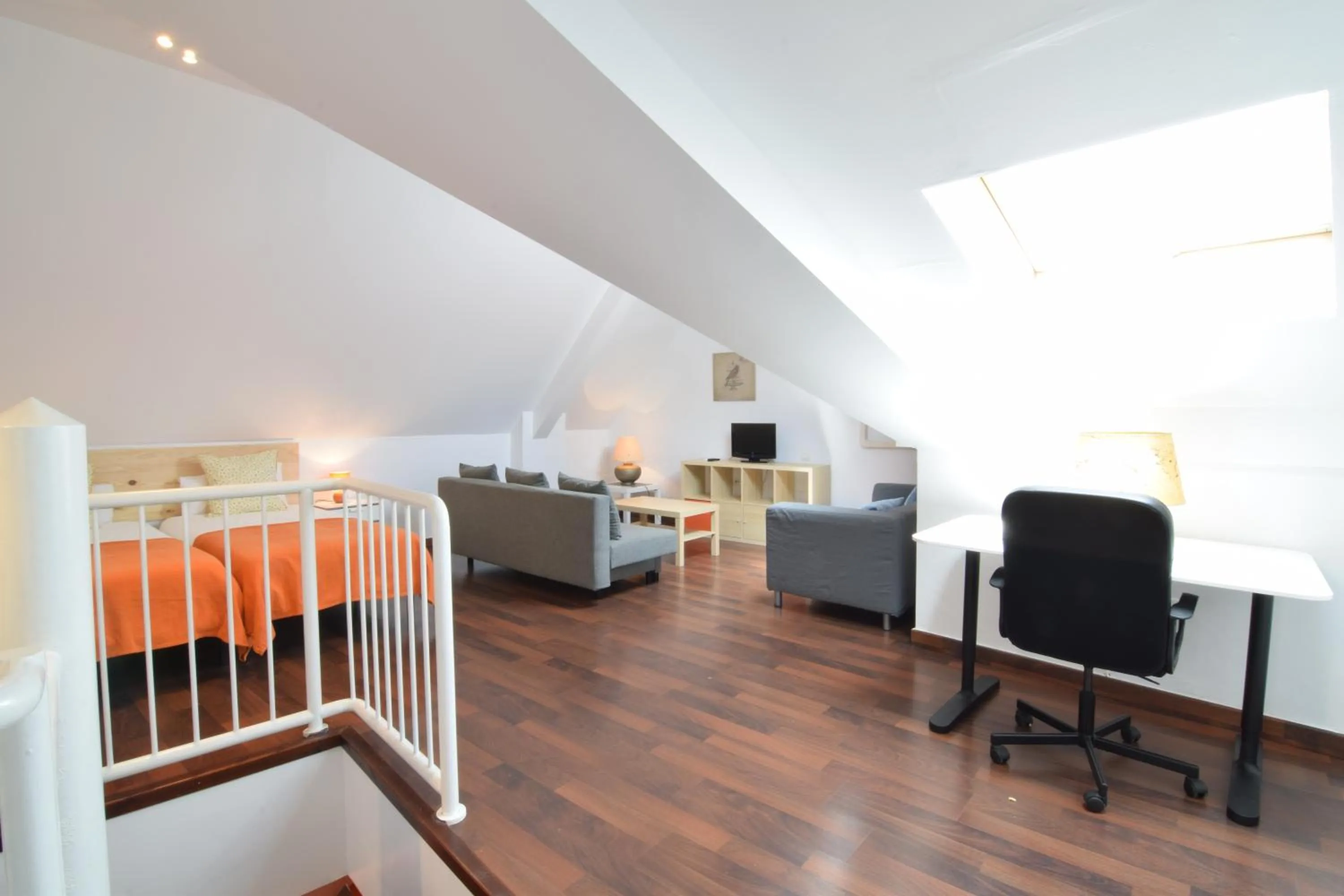 Photo of the whole room in Letmalaga Economy Bishop Orchard