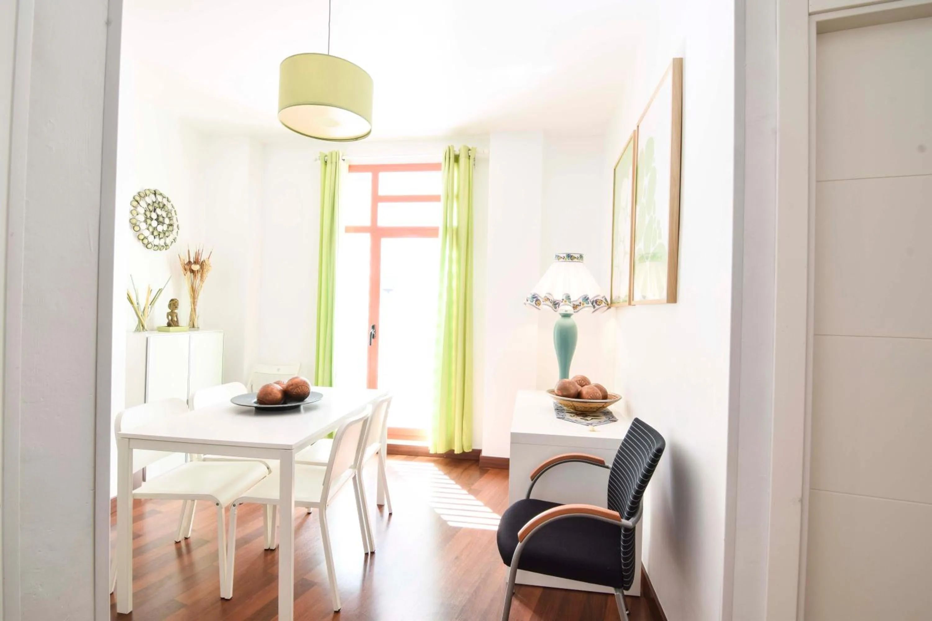 Dining area in Letmalaga Economy Bishop Orchard