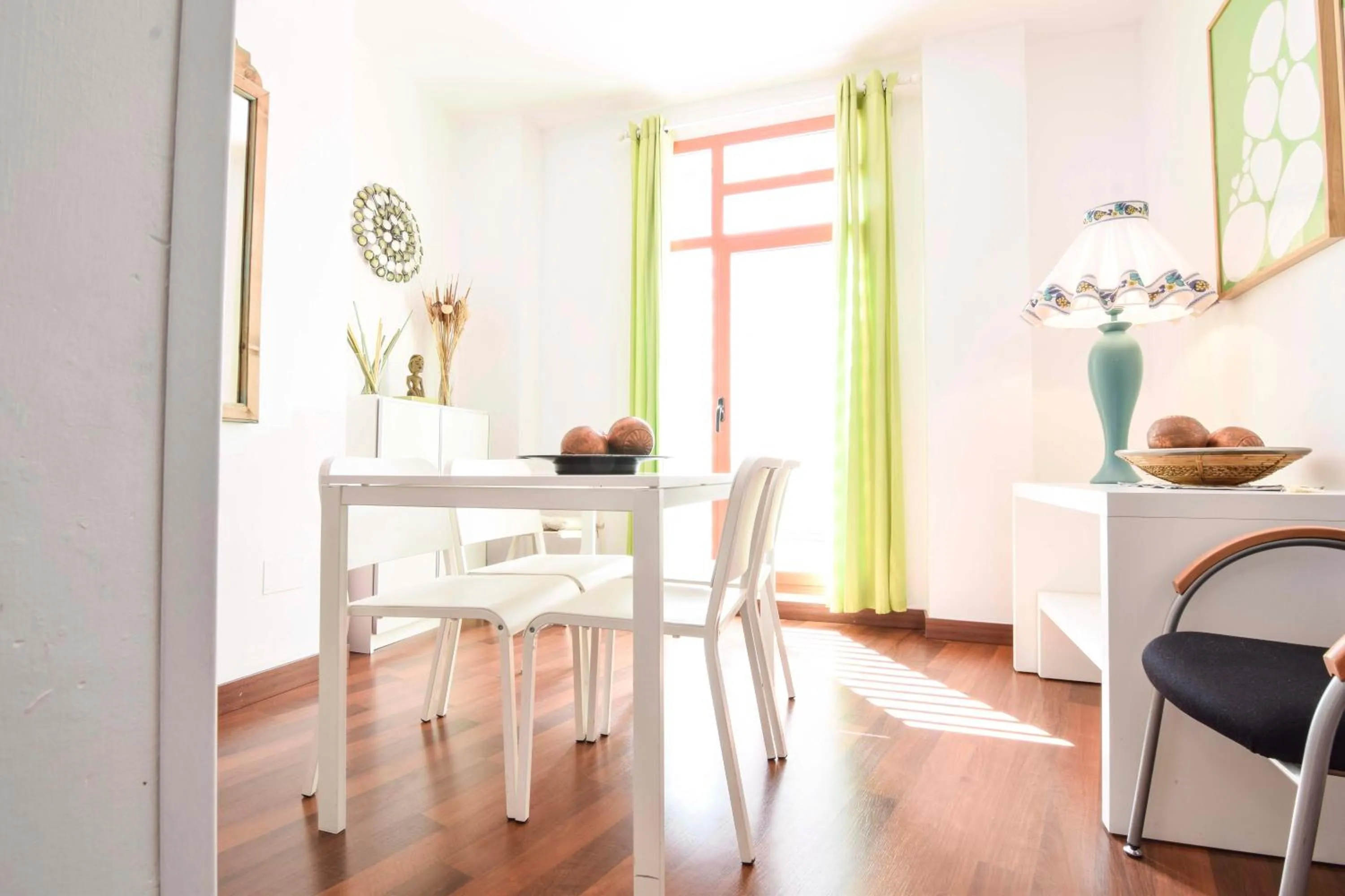 Dining area in Letmalaga Economy Bishop Orchard